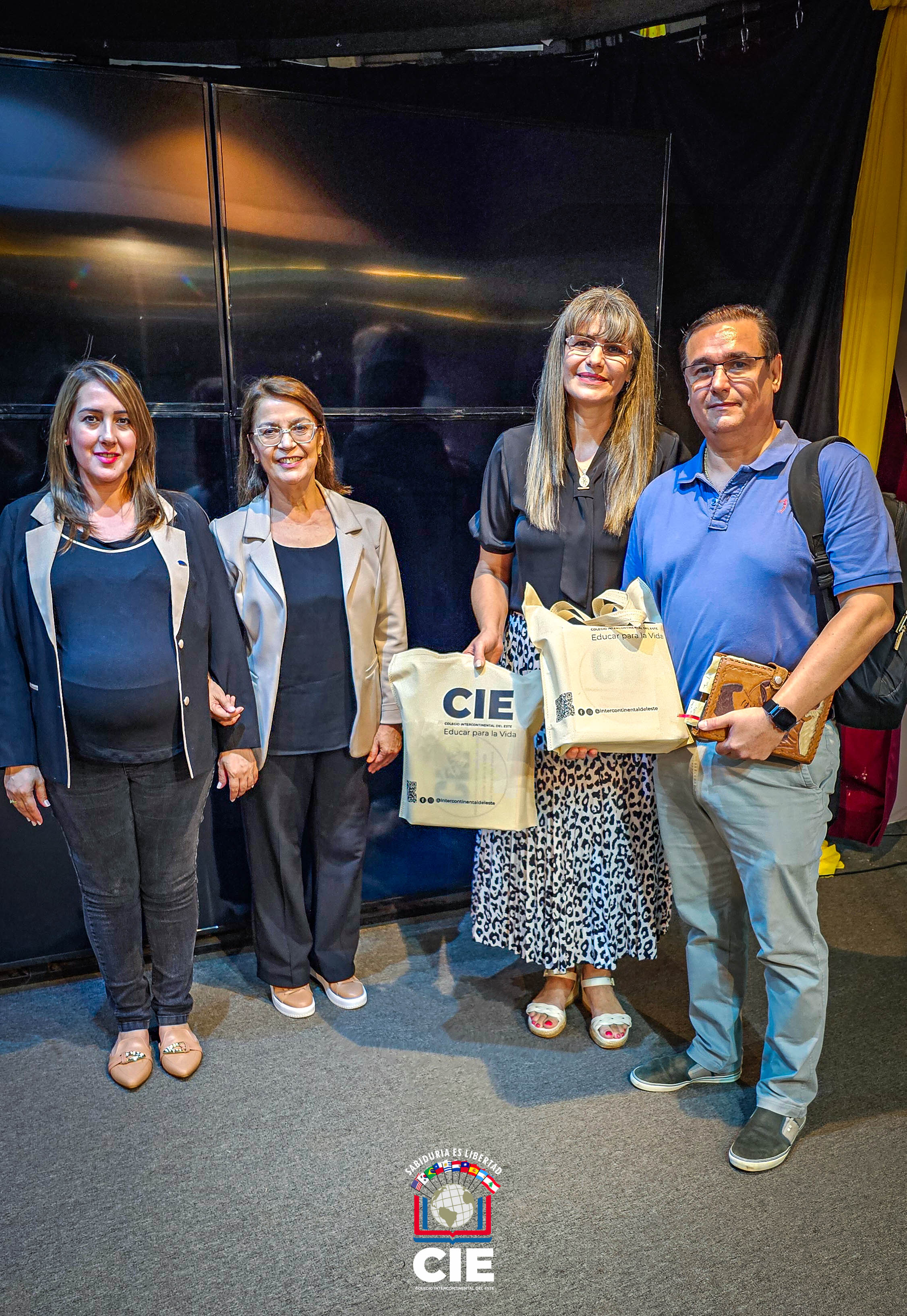 Charla Informativa “Escuela para padres”: Los desafíos de la crianza de los hijos en los tiempos de hoy