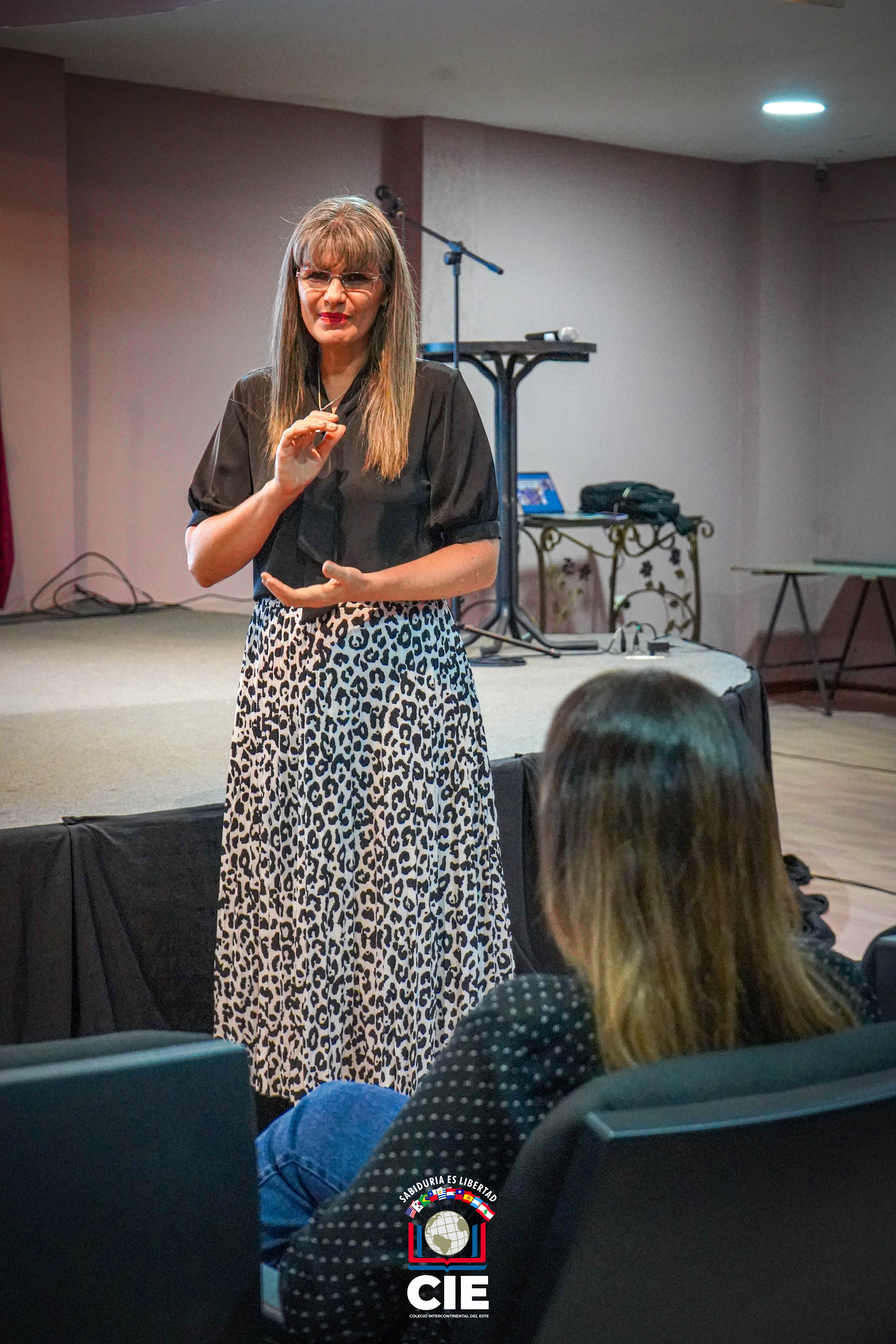 Charla Informativa “Escuela para padres”: Los desafíos de la crianza de los hijos en los tiempos de hoy