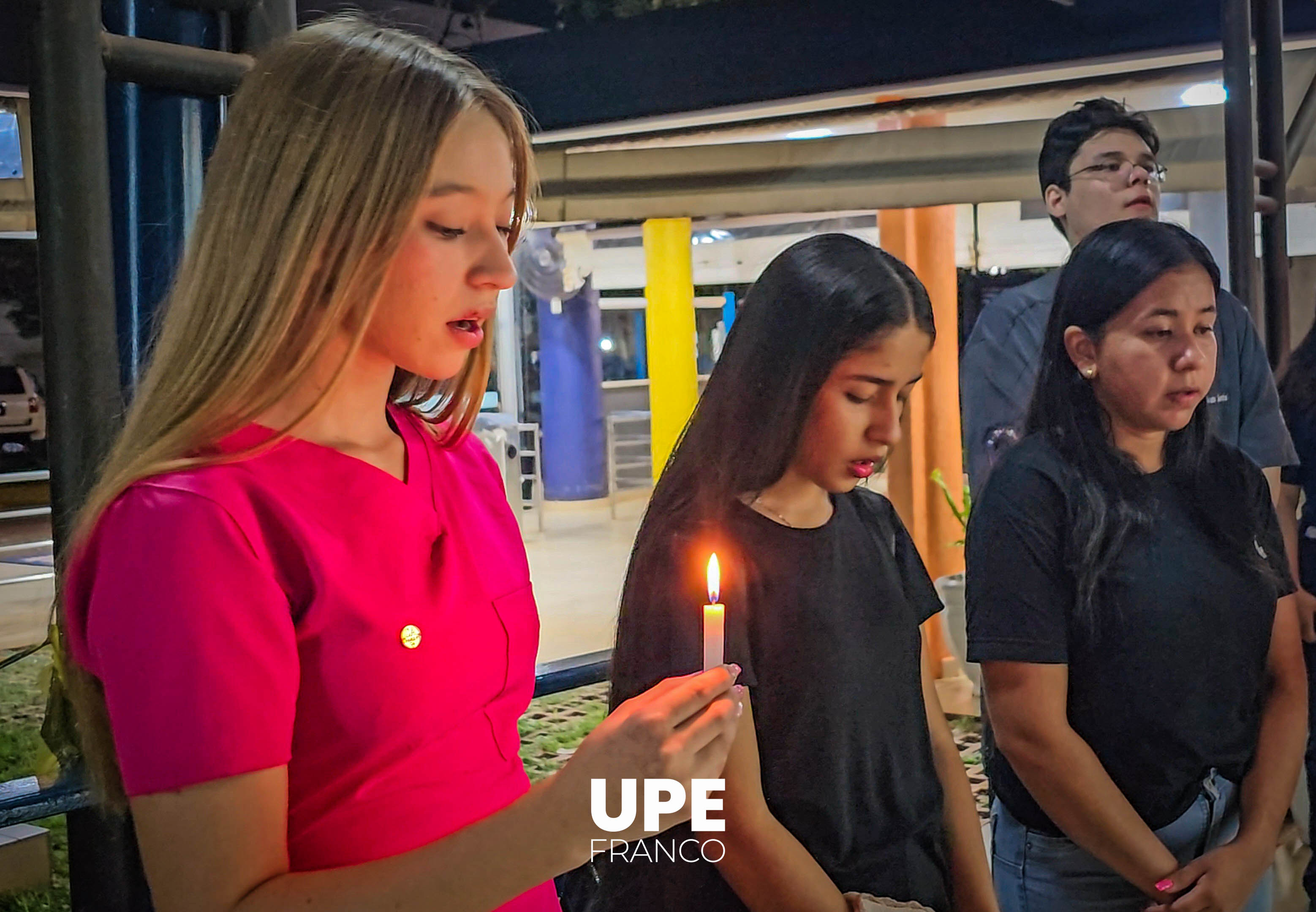 Estudiantes de Ciencias de la Salud participaron del Vía Crucis en la UPE FRANCO