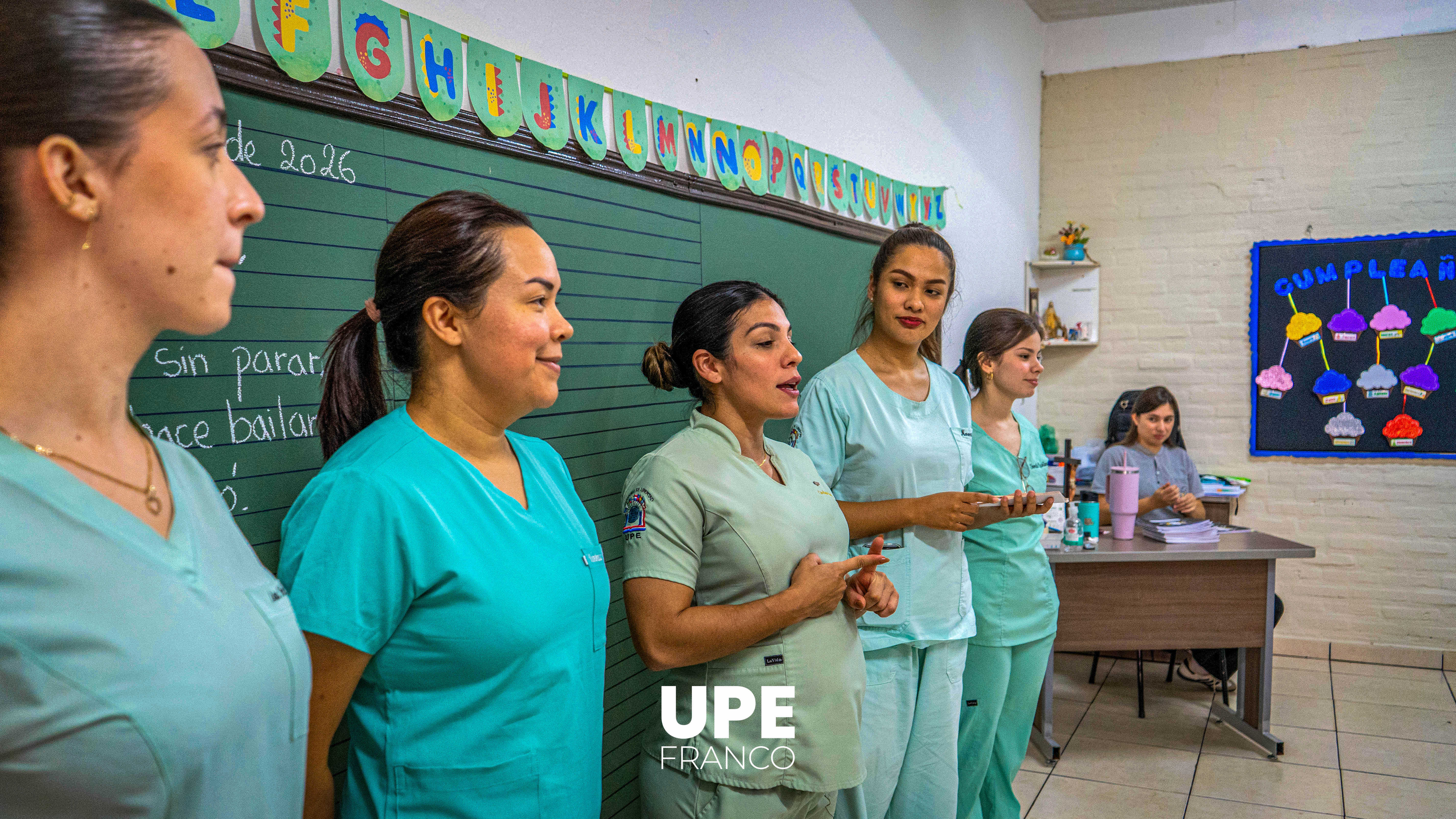 Estudiantes de Nutrición UPE realizan Charla sobre Recreo Saludable en el Colegio Católico 