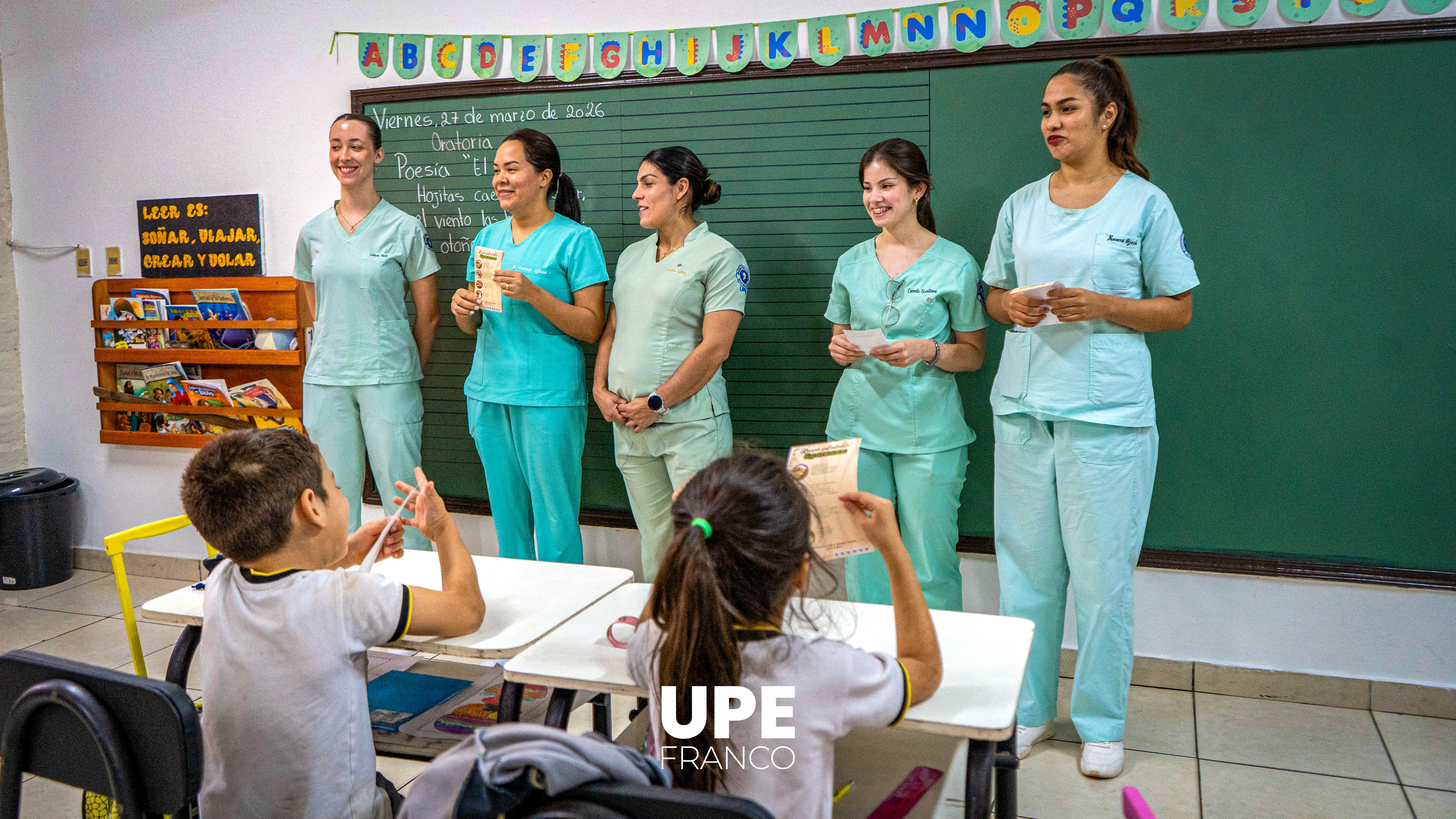 Estudiantes de Nutrición UPE realizan Charla sobre Recreo Saludable en el Colegio Católico 