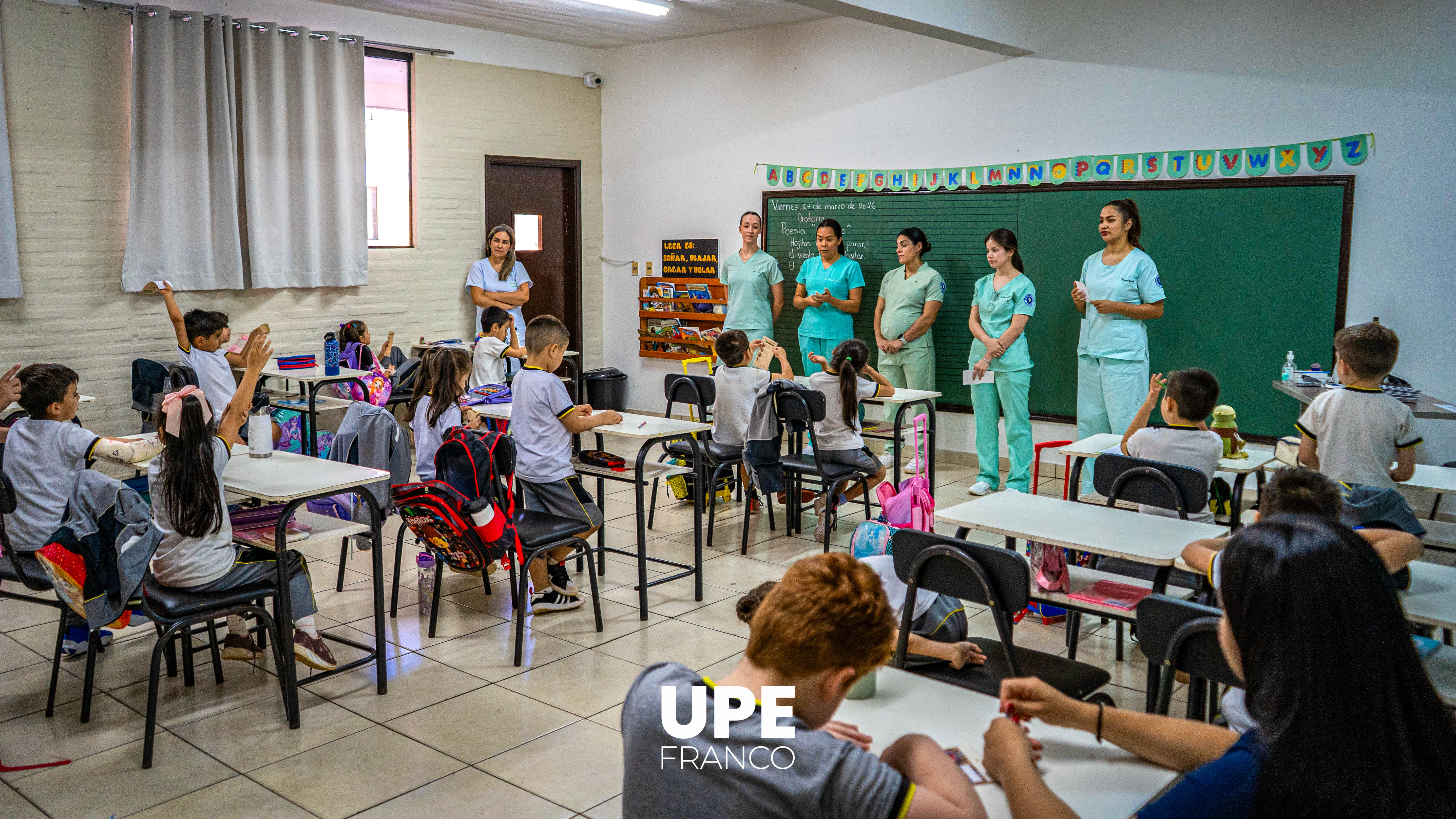 Estudiantes de Nutrición UPE realizan Charla sobre Recreo Saludable en el Colegio Católico 