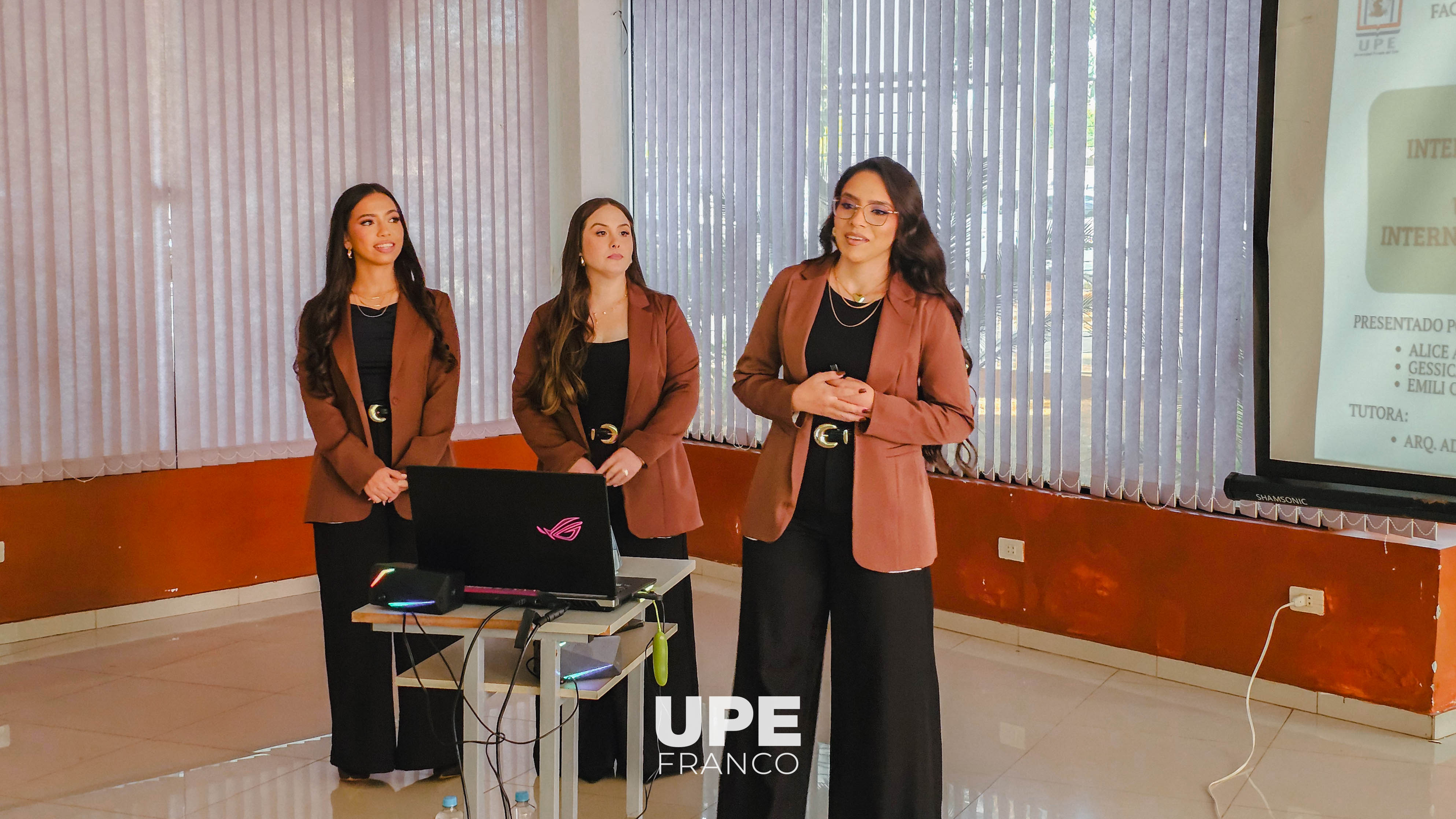 DEFENSA DE TRABAJOS FINALES DE GRADO EN ARQUITECTURA DESTACA PROPUESTAS CON ENFOQUE TERRITORIAL EN LA UPE FRANCO