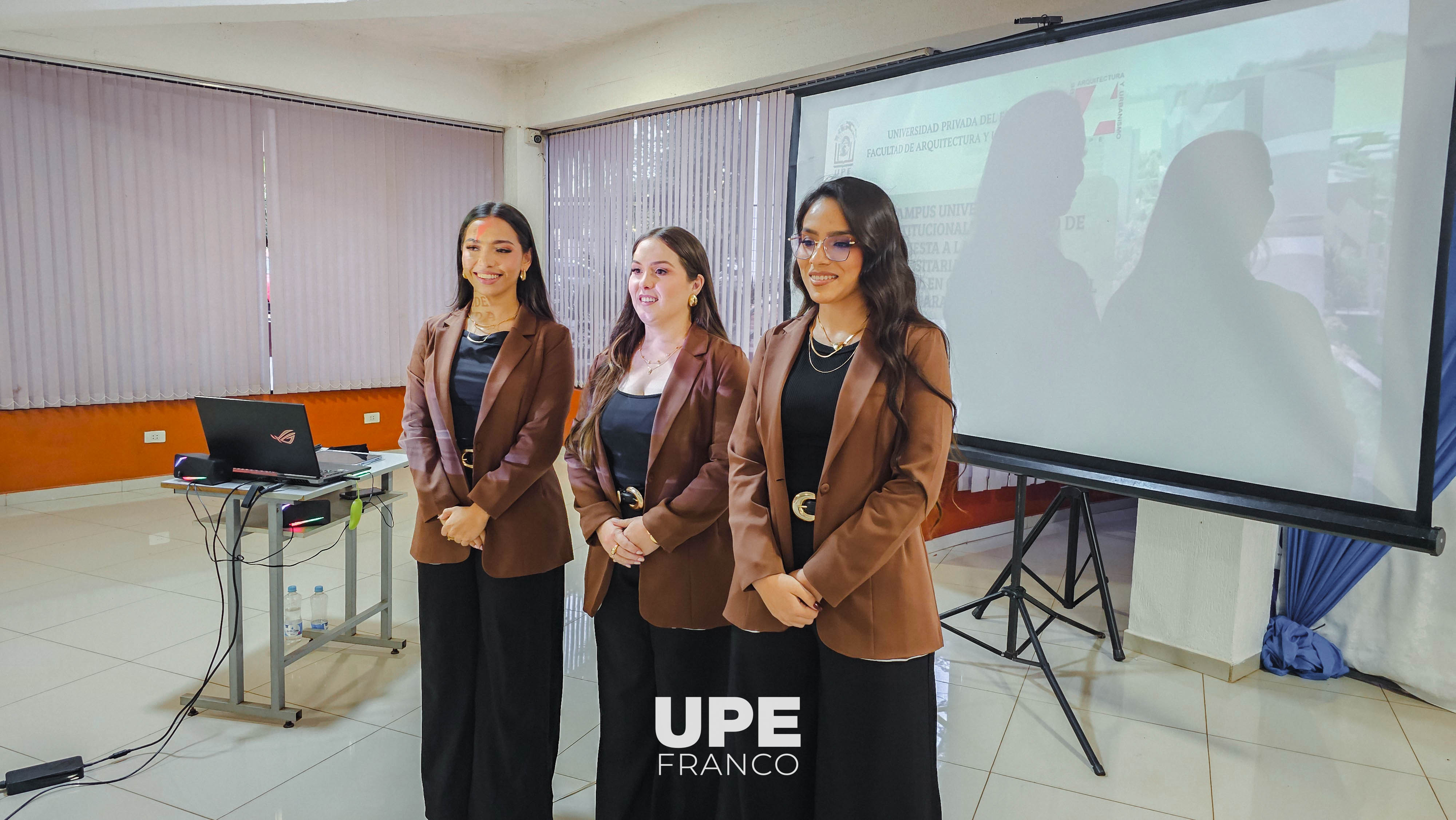 DEFENSA DE TRABAJOS FINALES DE GRADO EN ARQUITECTURA DESTACA PROPUESTAS CON ENFOQUE TERRITORIAL EN LA UPE FRANCO