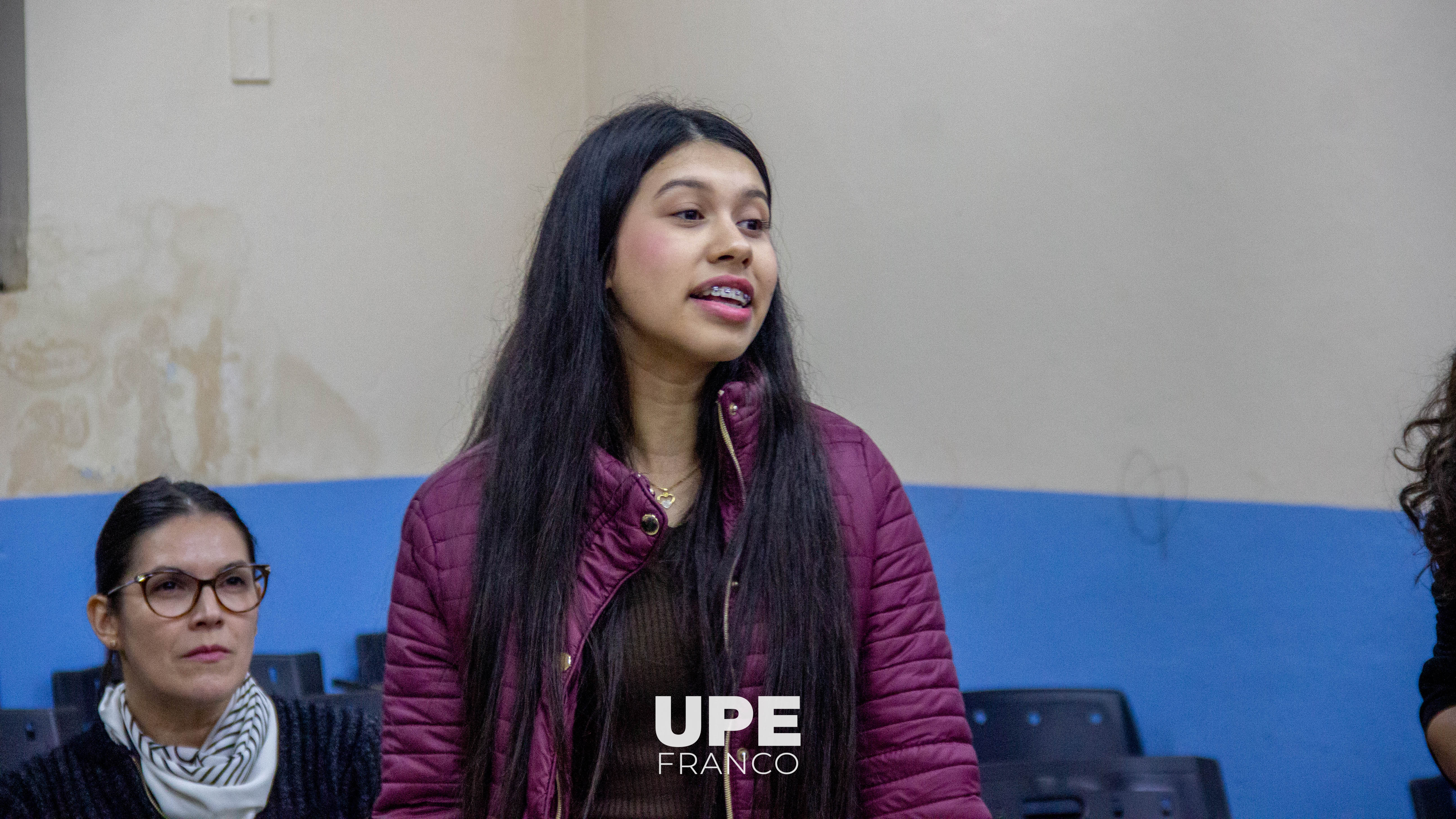 Estudiantes de Derecho UPE rinden homenaje docentes en su día
