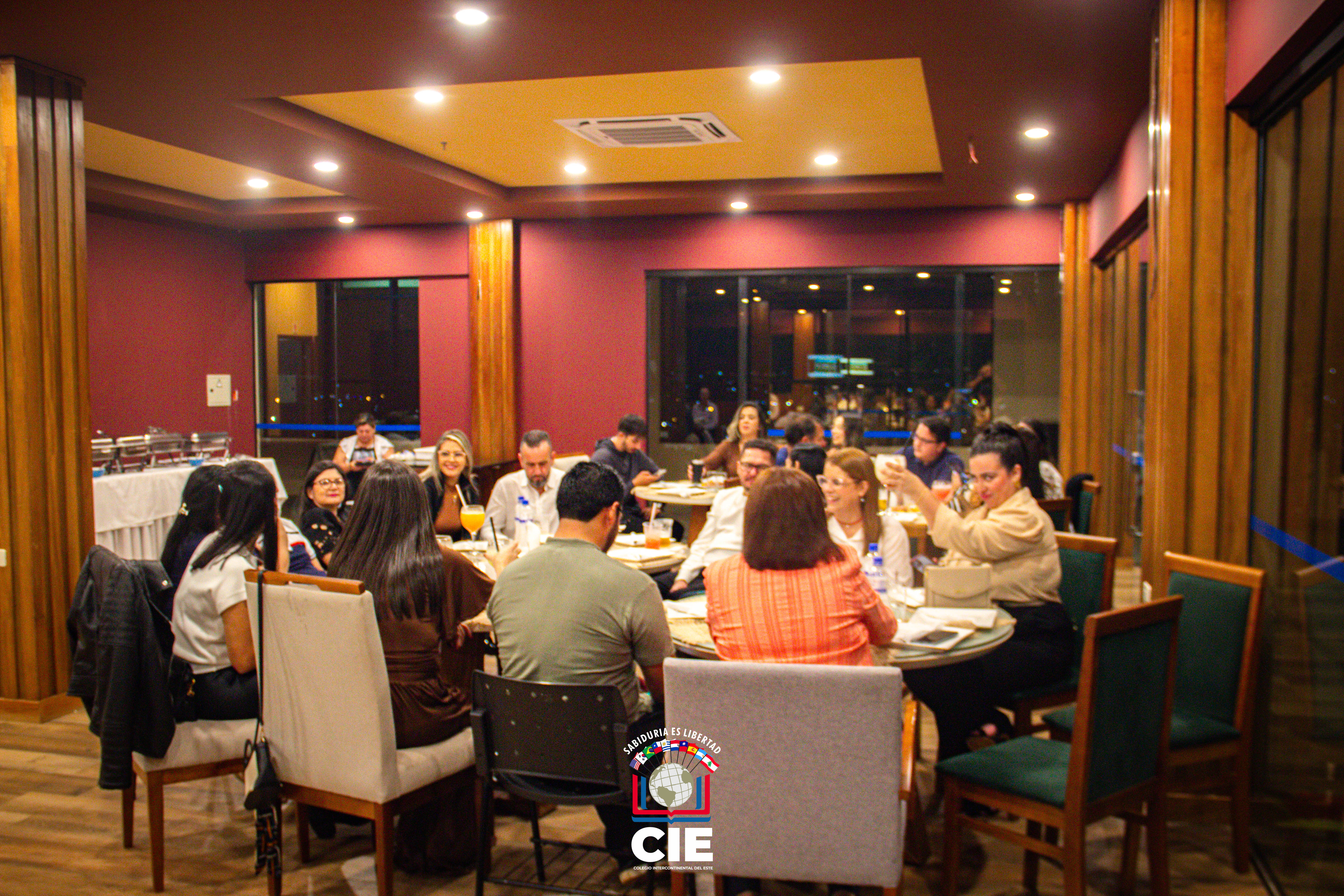 Comunidad educativa del CIE celebra el Día del Maestro