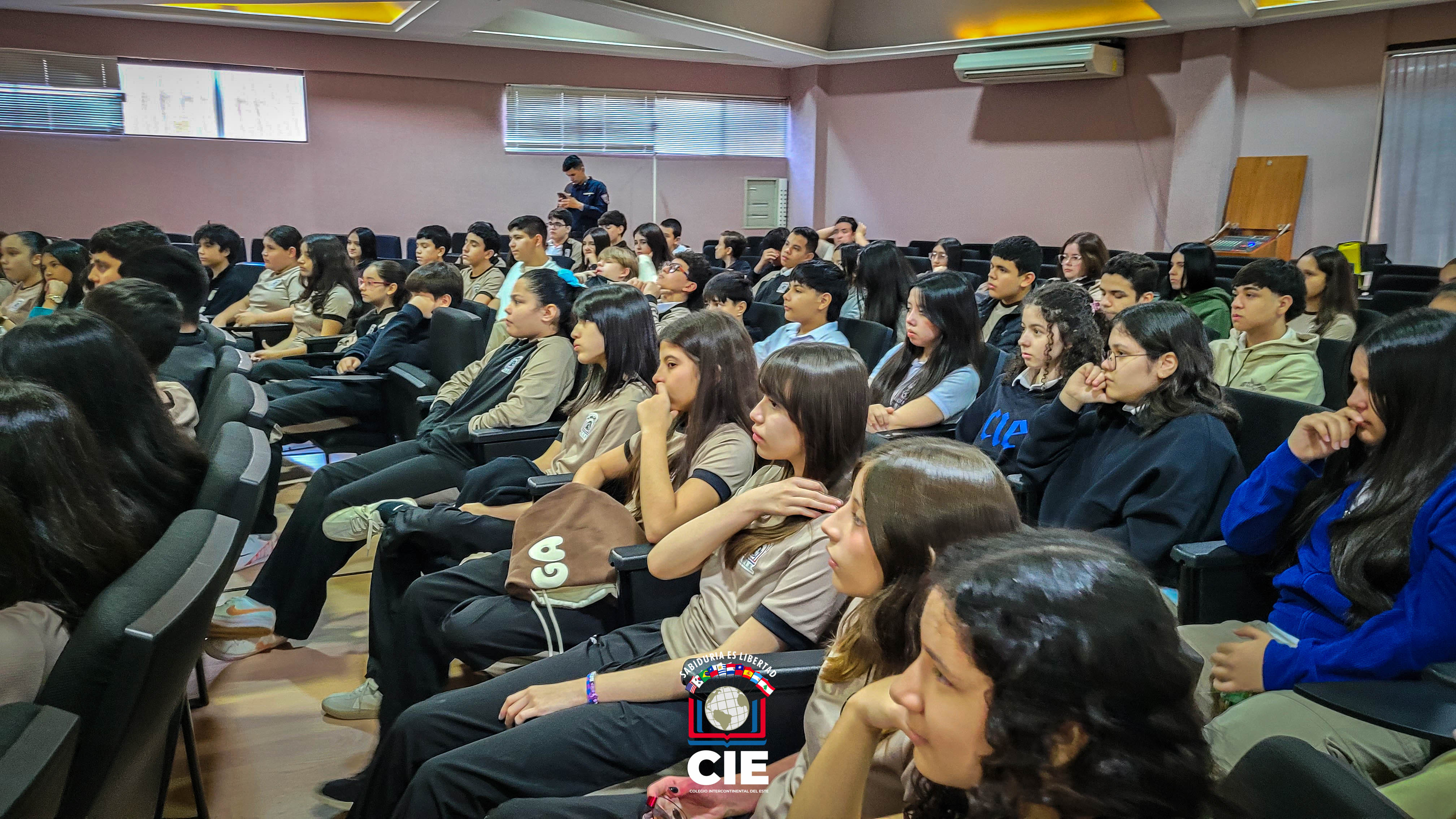 Conferencia sobre Bullying y Ciberbullying: Colegio Intercontinental del Este