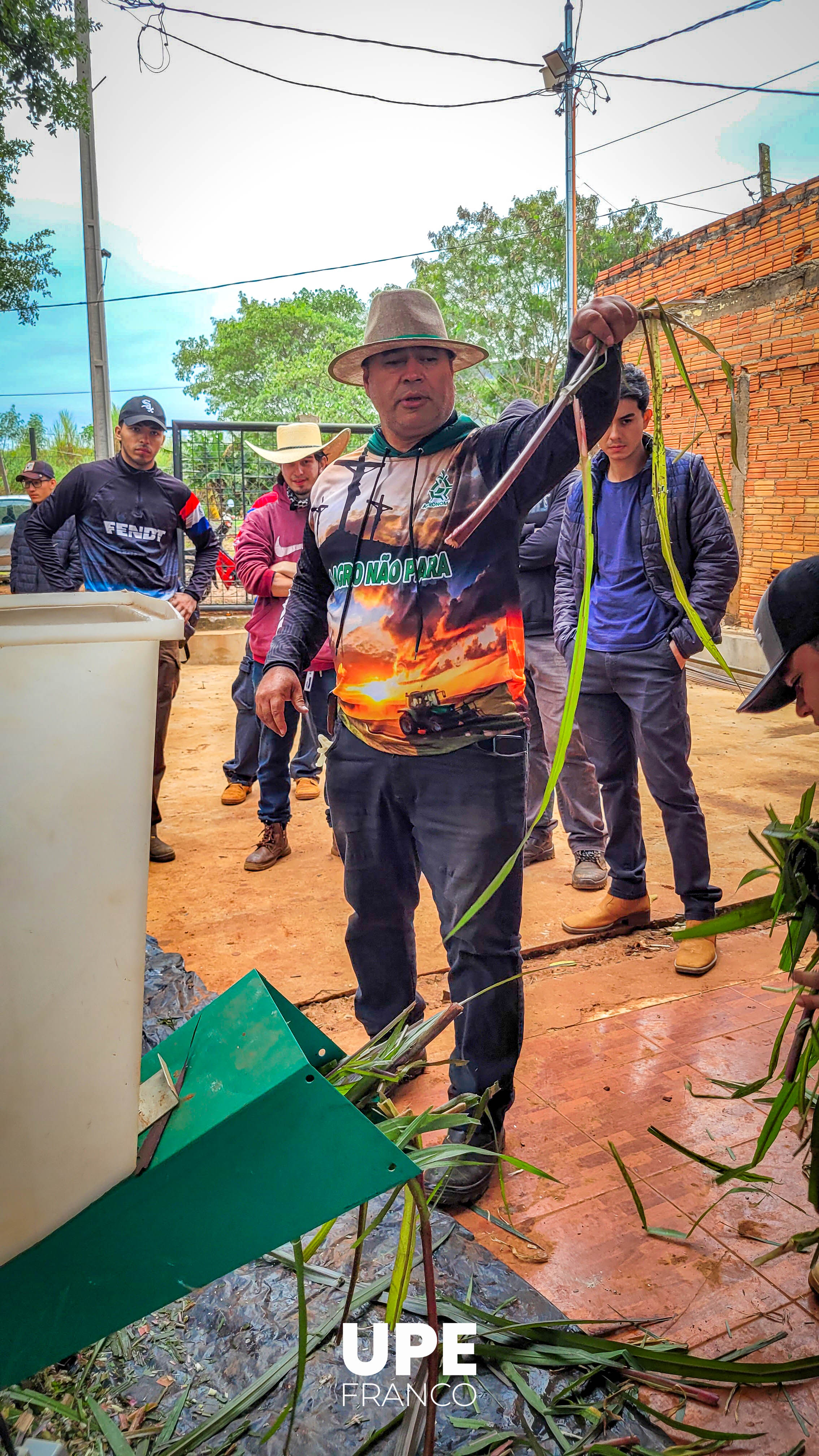 Alumnos de Agronomía desarrollan actividades prácticas en el Campo Experimental de la UPE
