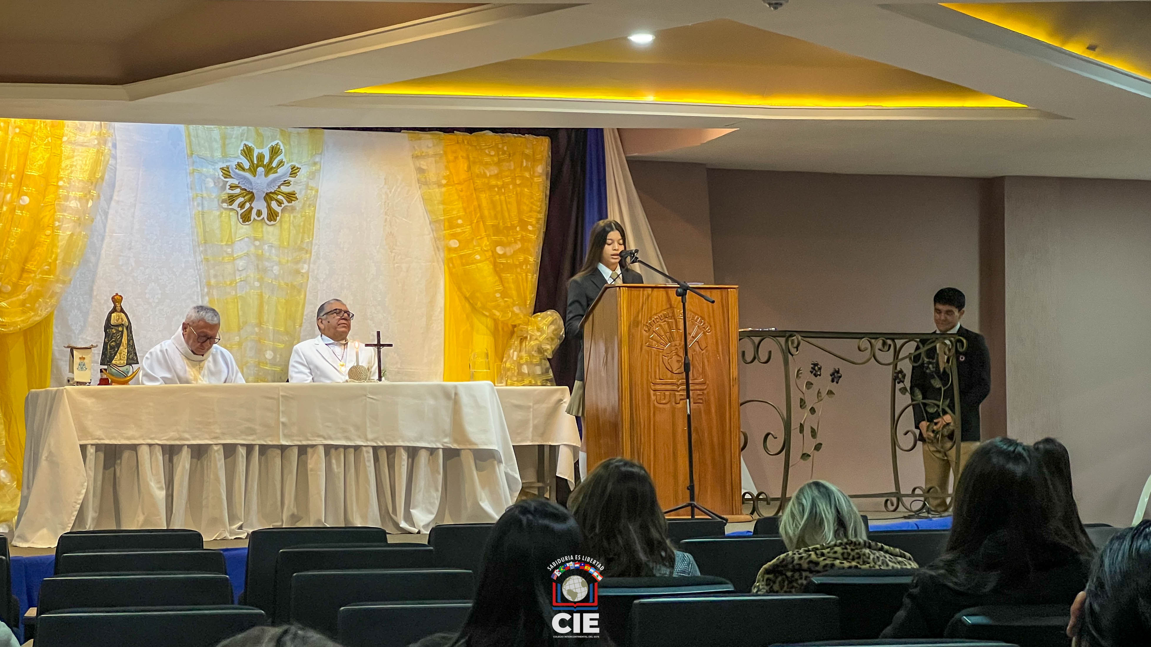 Colegio Intercontinental del Este rindió homenaje a las madres con una jornada de fe, arte y celebración