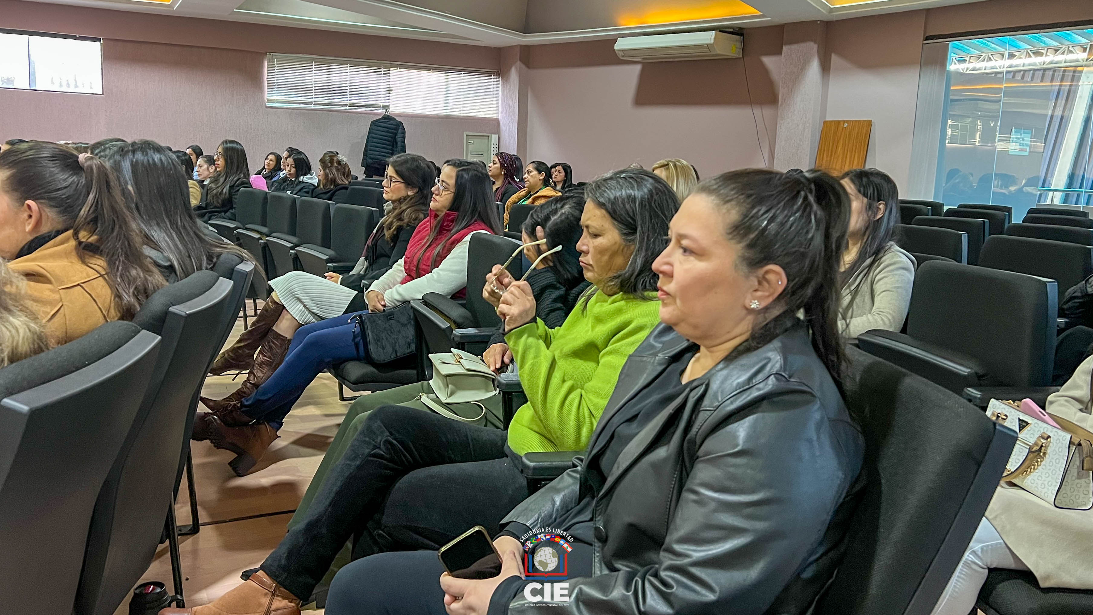 Colegio Intercontinental del Este rindió homenaje a las madres con una jornada de fe, arte y celebración