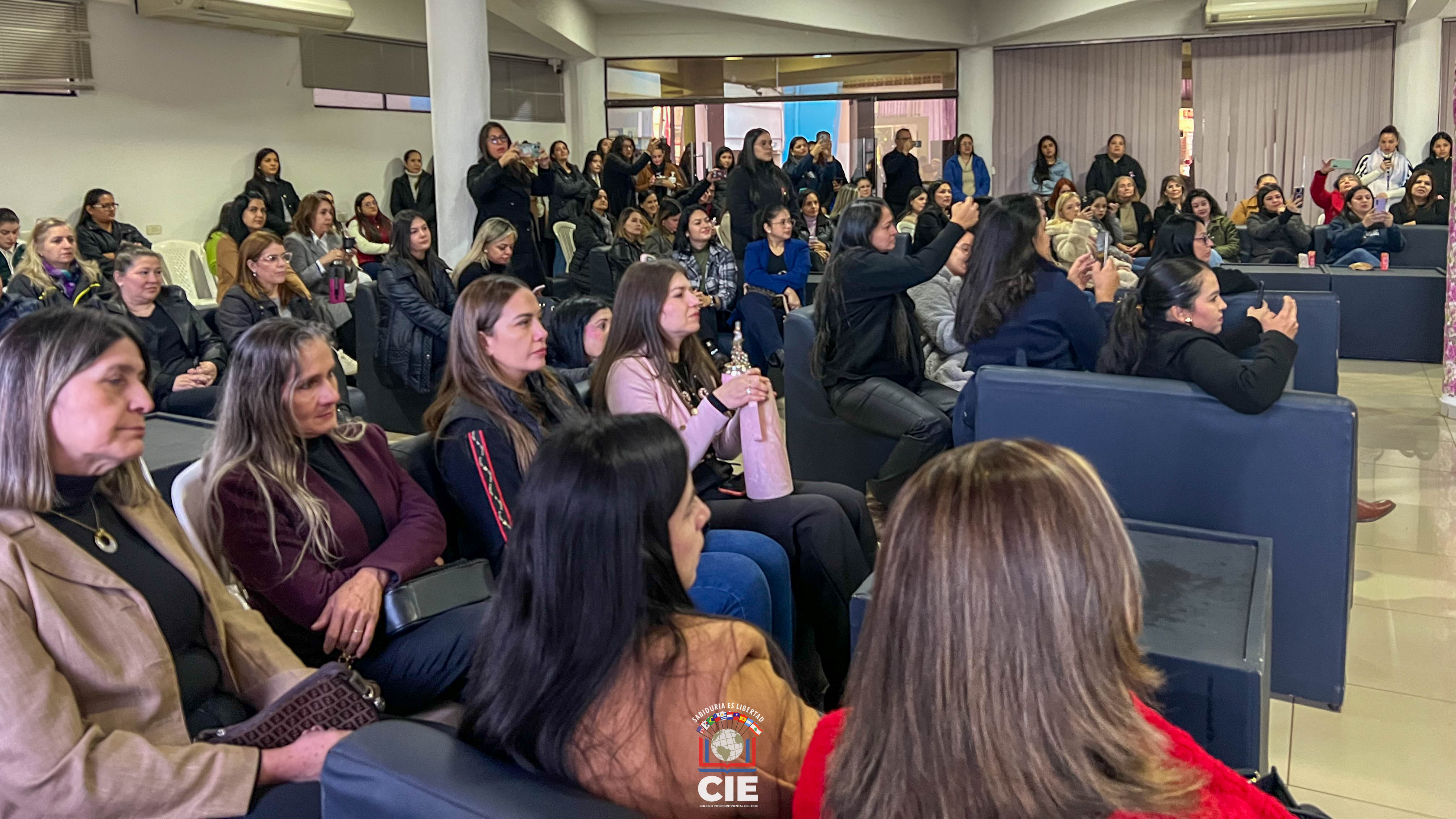 Colegio Intercontinental del Este rindió homenaje a las madres con una jornada de fe, arte y celebración