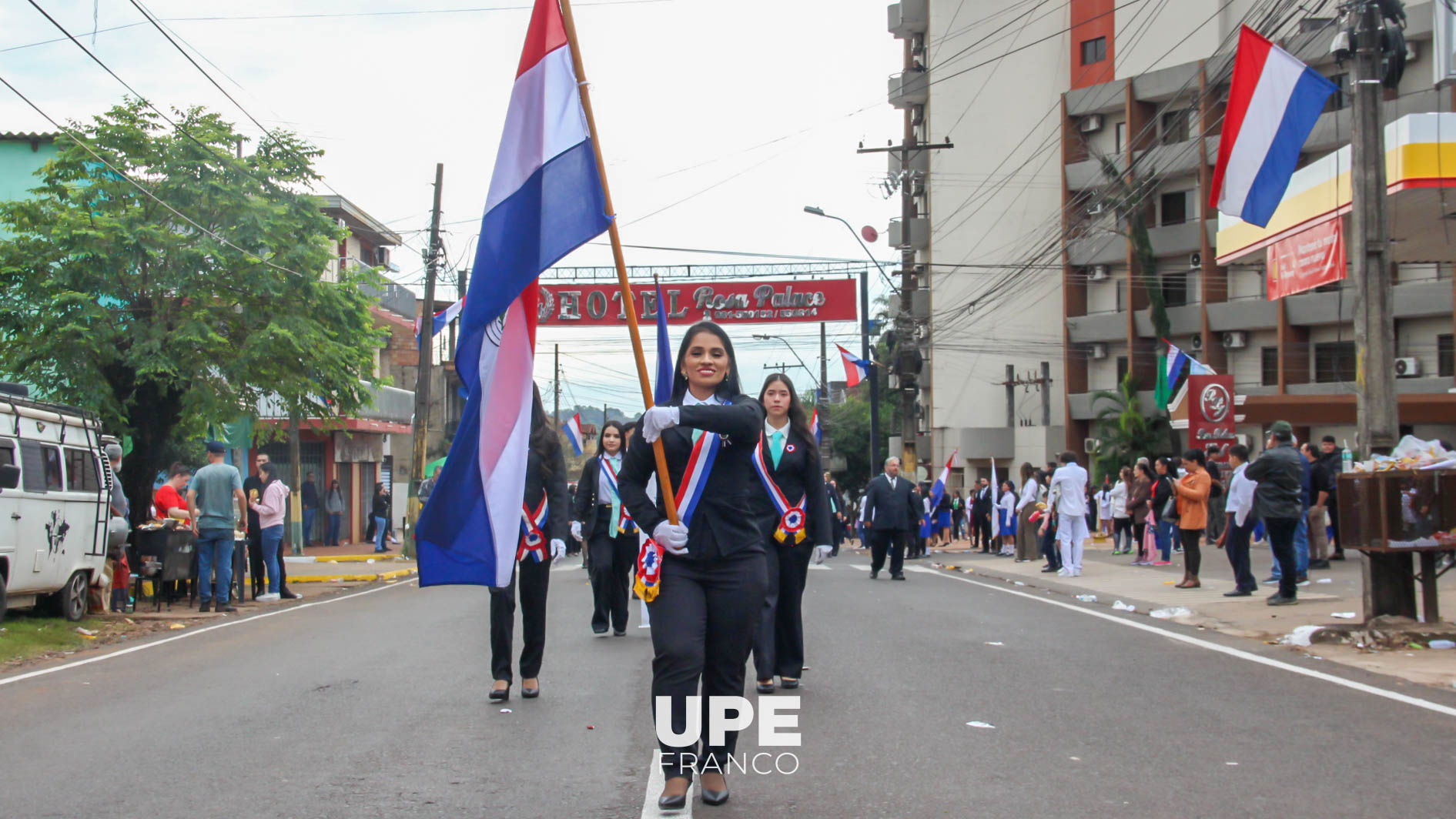 Facultad de Ciencias de la Educación de la UPE Franco participó del desfile estudiantil por las Fiestas Patrias
