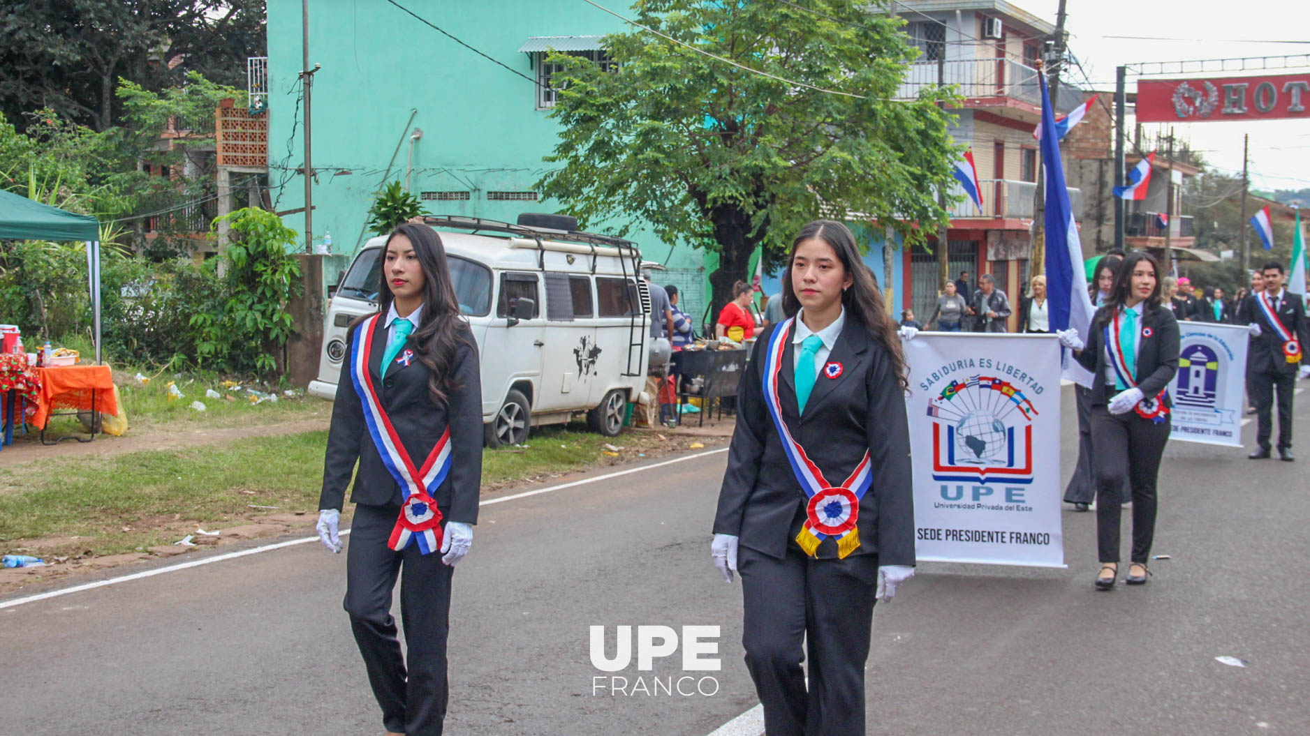 Facultad de Ciencias de la Educación de la UPE Franco participó del desfile estudiantil por las Fiestas Patrias
