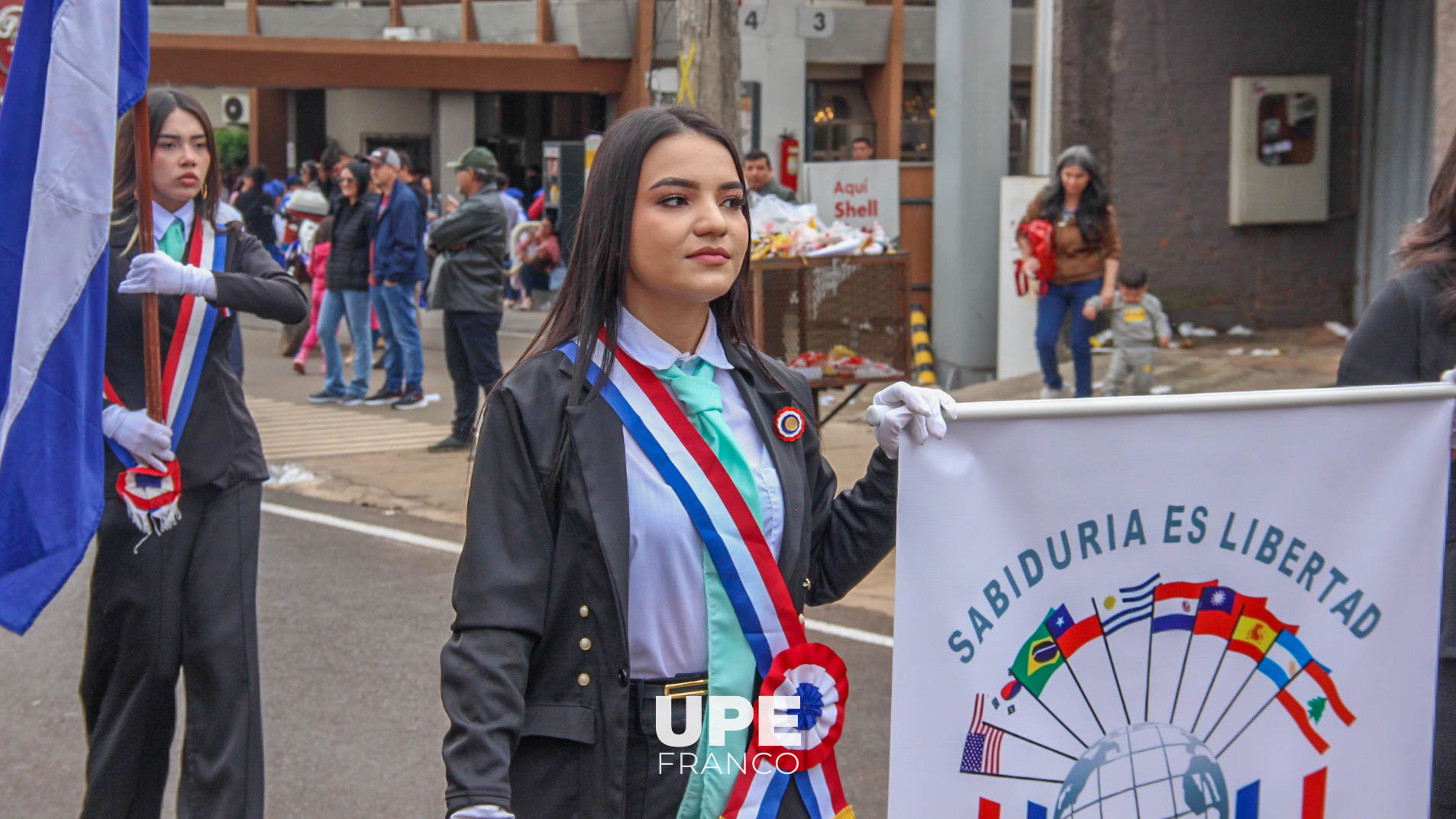 Facultad de Ciencias de la Educación de la UPE Franco participó del desfile estudiantil por las Fiestas Patrias