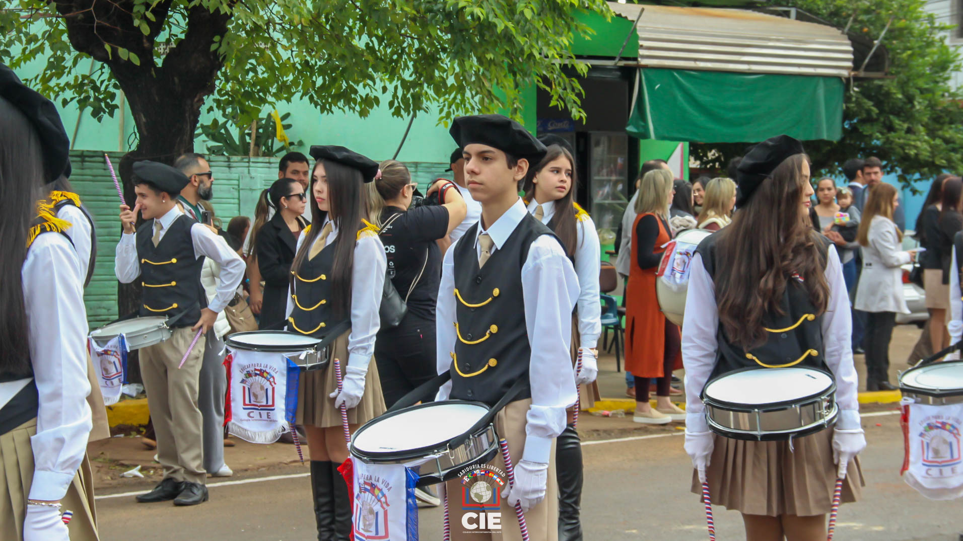 CIE participó del desfile estudiantil por las Fiestas Patrias