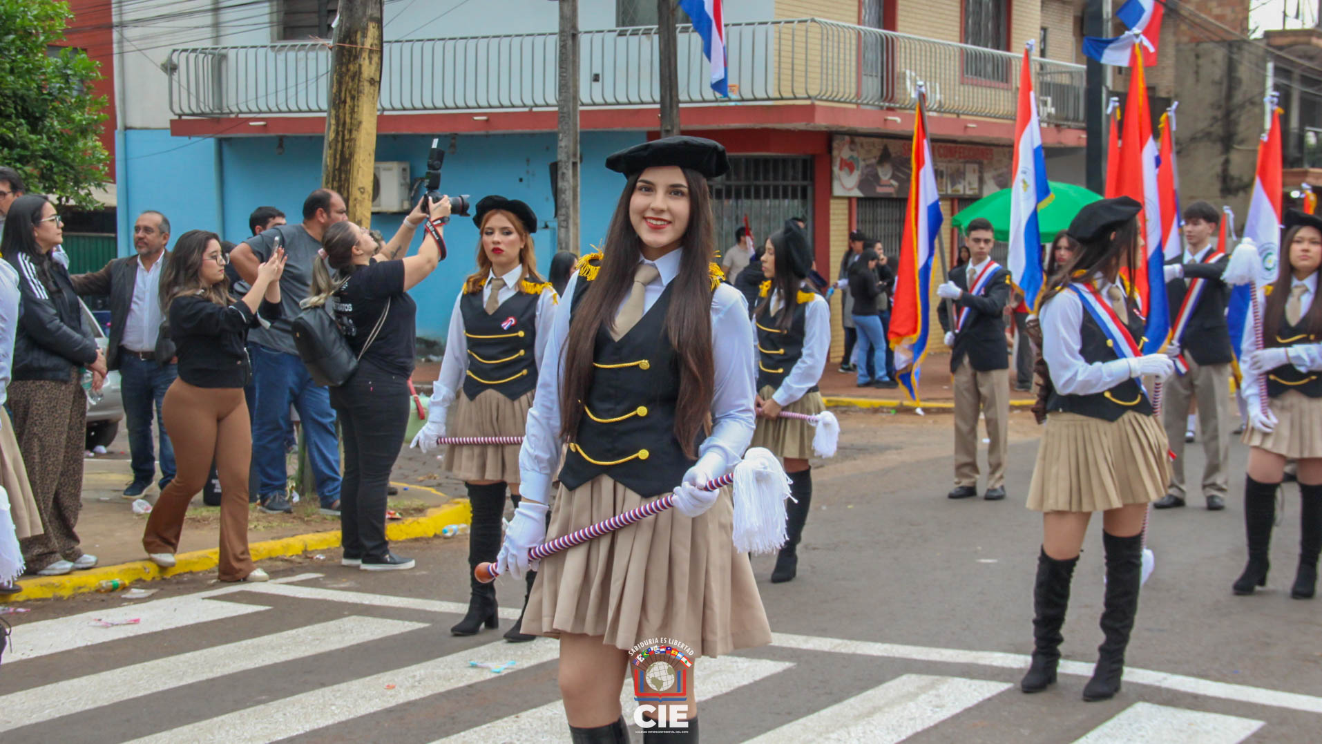 CIE participó del desfile estudiantil por las Fiestas Patrias