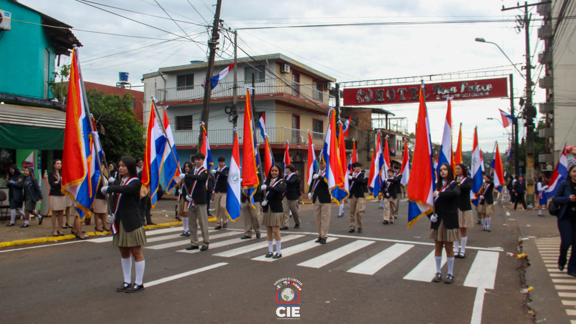 CIE participó del desfile estudiantil por las Fiestas Patrias