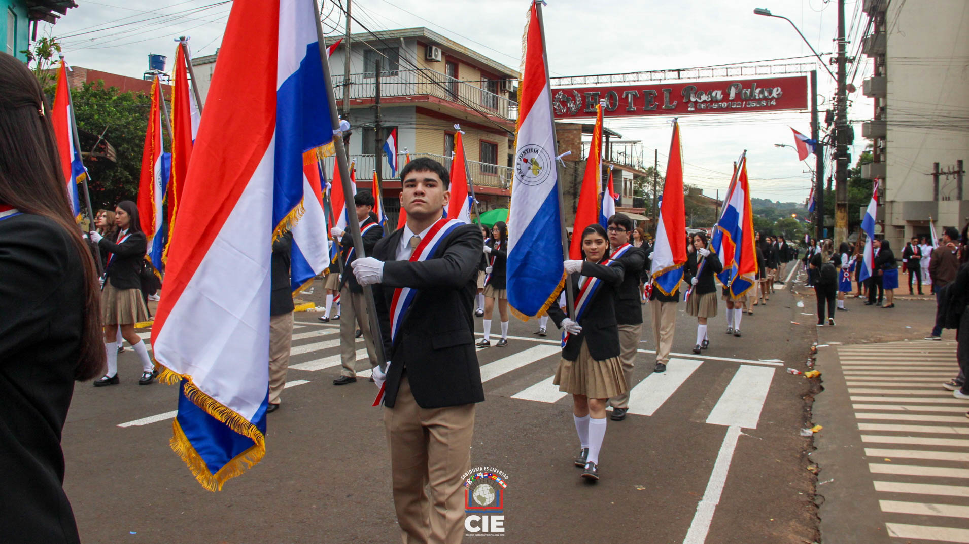 CIE participó del desfile estudiantil por las Fiestas Patrias