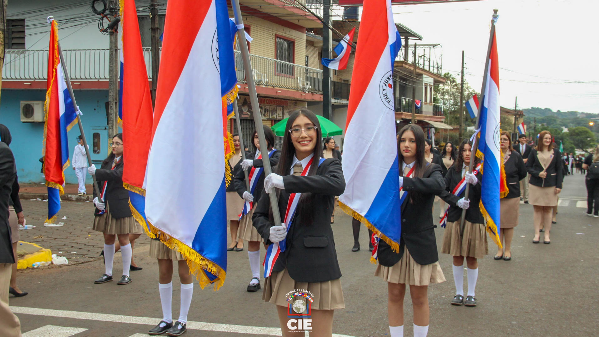 CIE participó del desfile estudiantil por las Fiestas Patrias