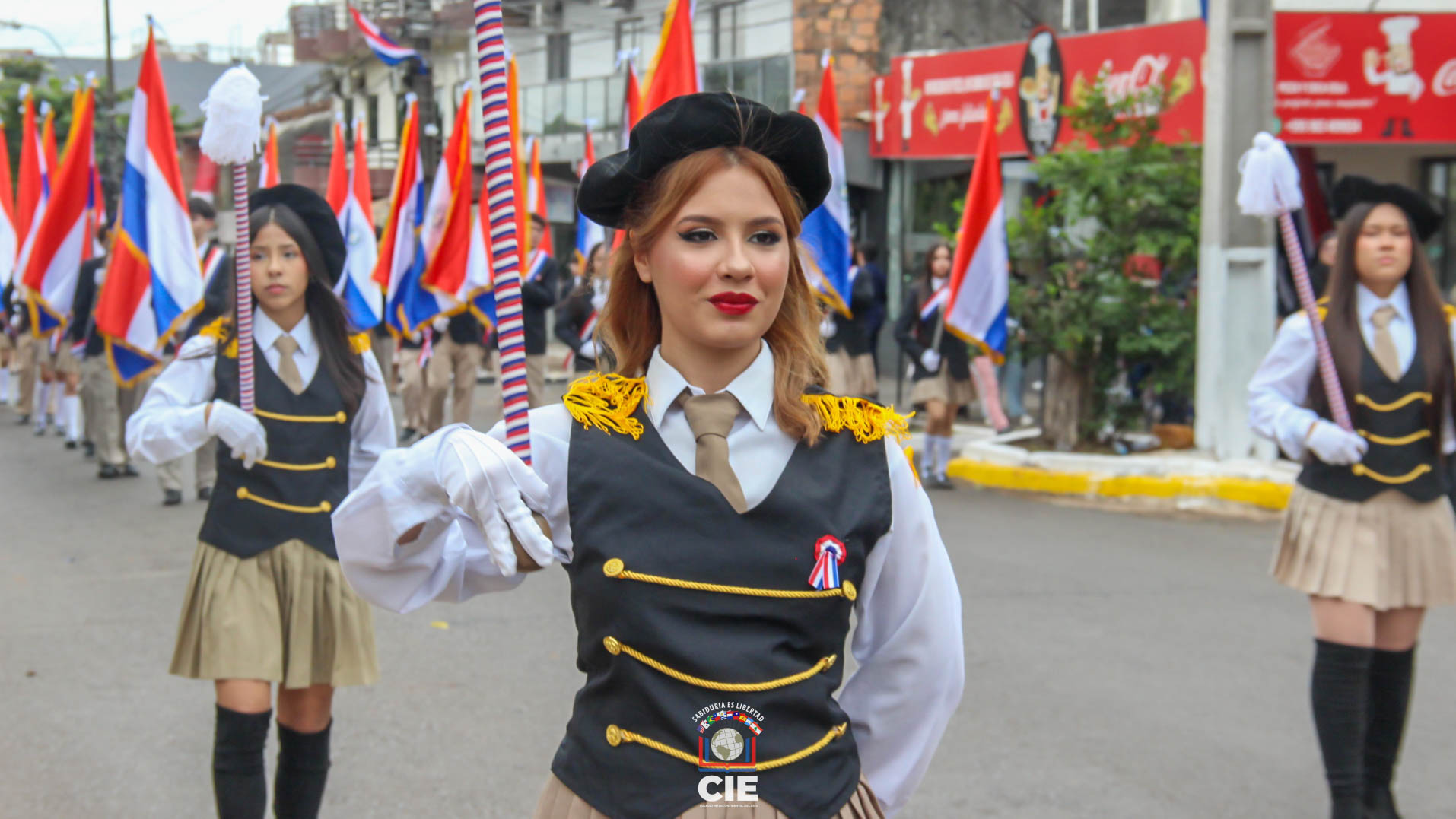 CIE participó del desfile estudiantil por las Fiestas Patrias
