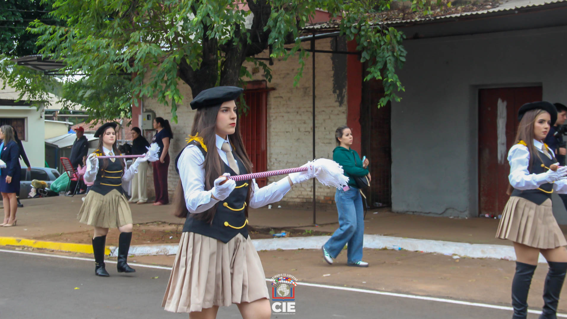 CIE participó del desfile estudiantil por las Fiestas Patrias