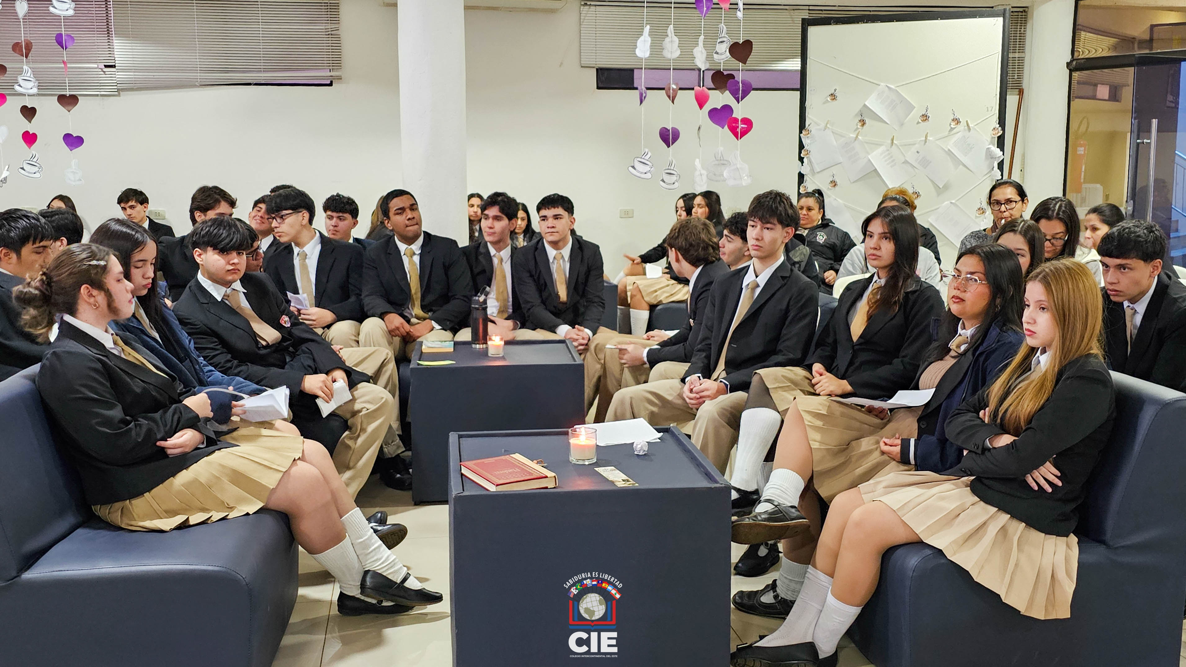 Café Literario ÑE'ẼRY: estudiantes del CIE compartieron una jornada de lectura, escritura y oralidad