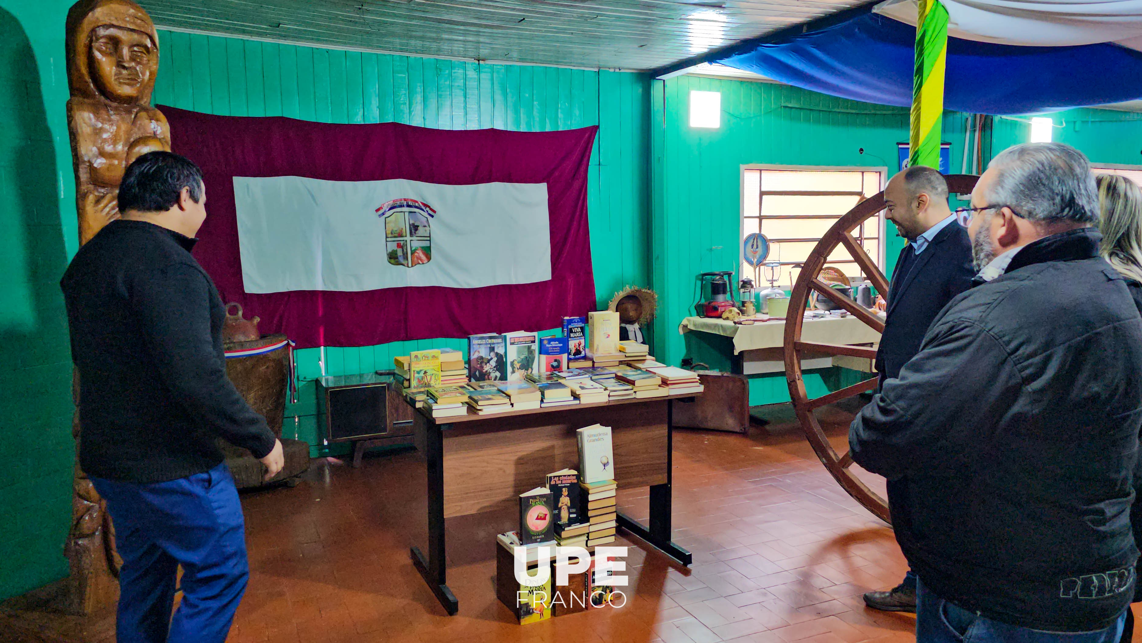 La casa de la cultura de Presidente Franco realizó entrega de 150 libros para biblioteca comunitaria
