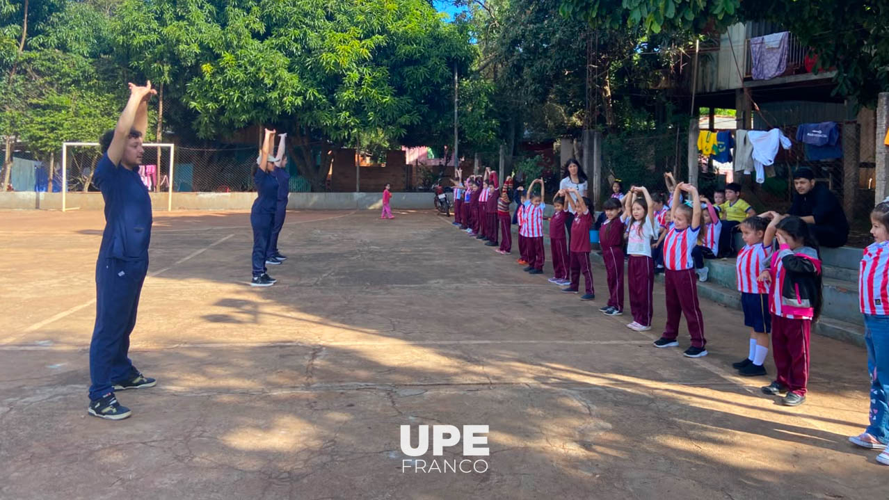 UPE FRANCO DESARROLLÓ JORNADA SOBRE MOVIMIENTO Y POSTURA SALUDABLE EN EL BARRIO SAN SEBASTIÁN
