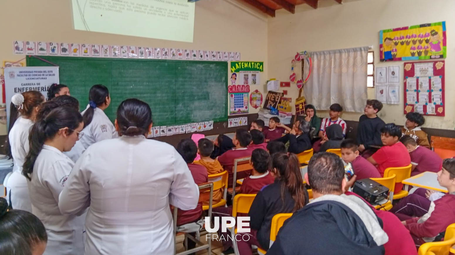 Estudiantes de Enfermería desarrollaron taller de primeros auxilios en la Escuela Mariano Bobadilla