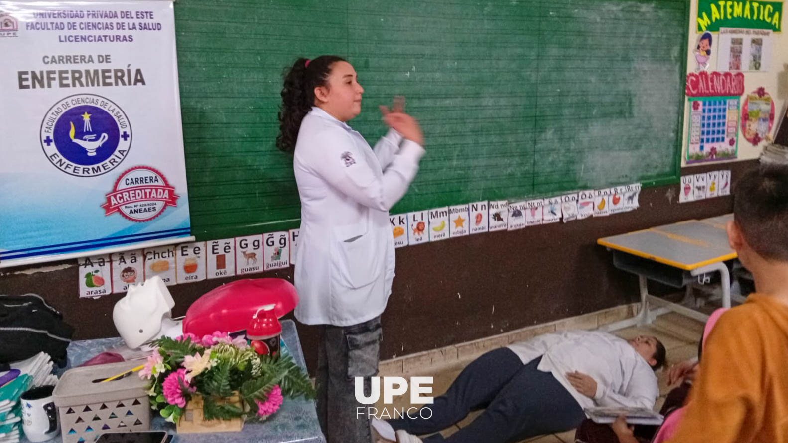 Estudiantes de Enfermería desarrollaron taller de primeros auxilios en la Escuela Mariano Bobadilla