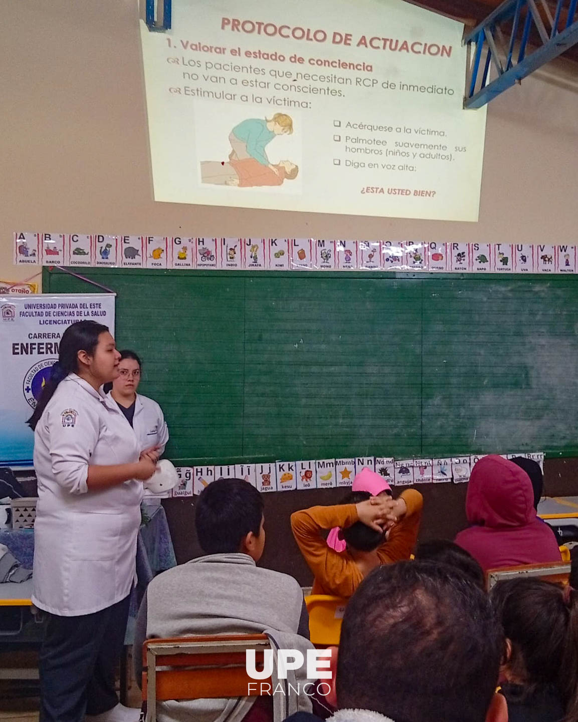 Estudiantes de Enfermería desarrollaron taller de primeros auxilios en la Escuela Mariano Bobadilla