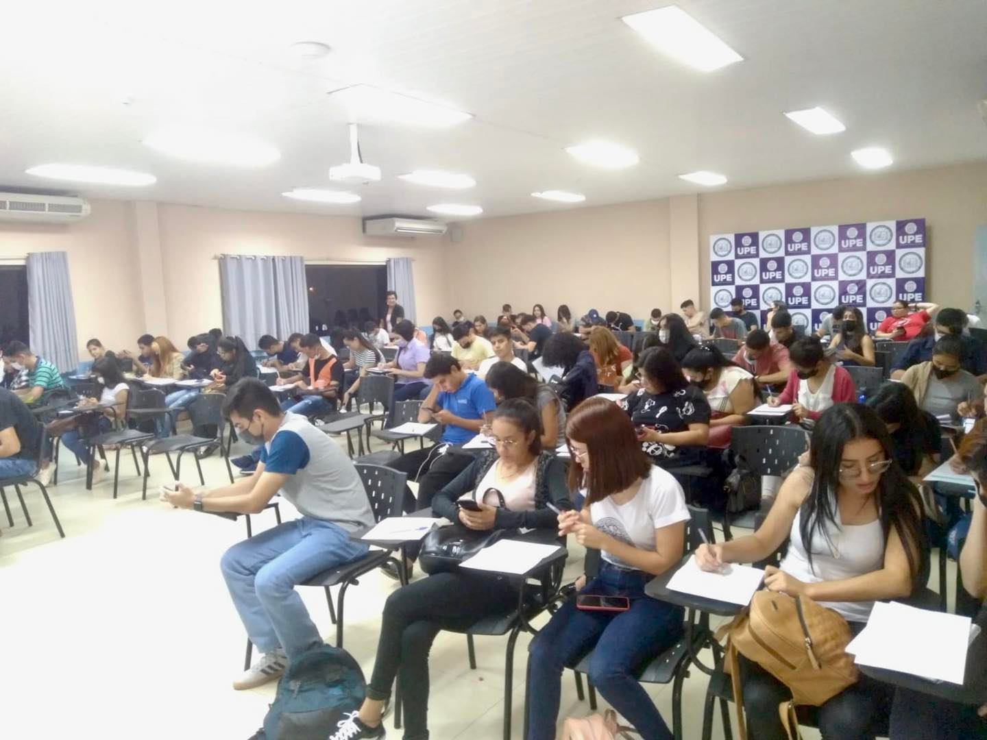 Facultad de Ciencias Administrativas y Contables UPE clases en desarrollo con mucho entusiasmo