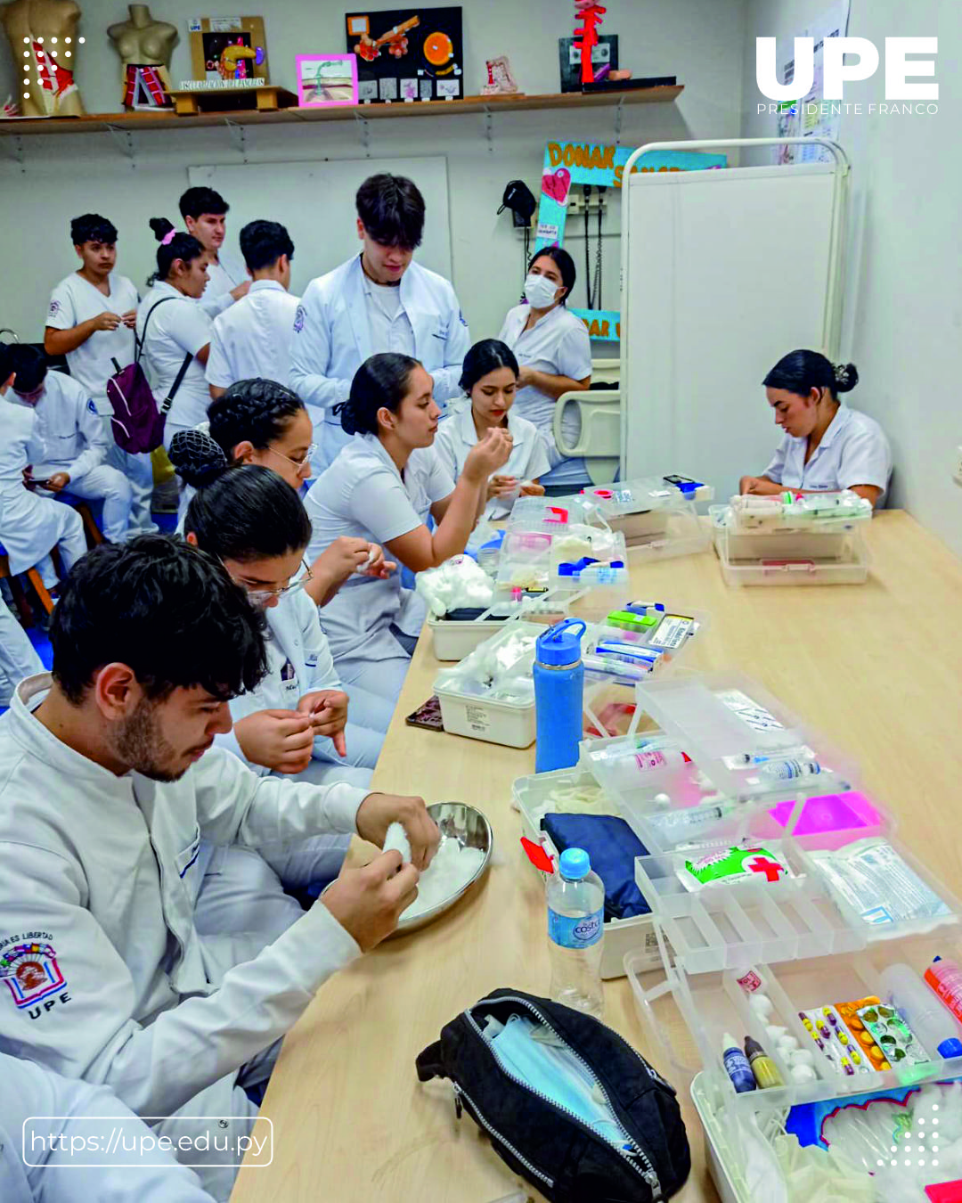Estudiantes de Enfermería inician las Prácticas en Laboratorio