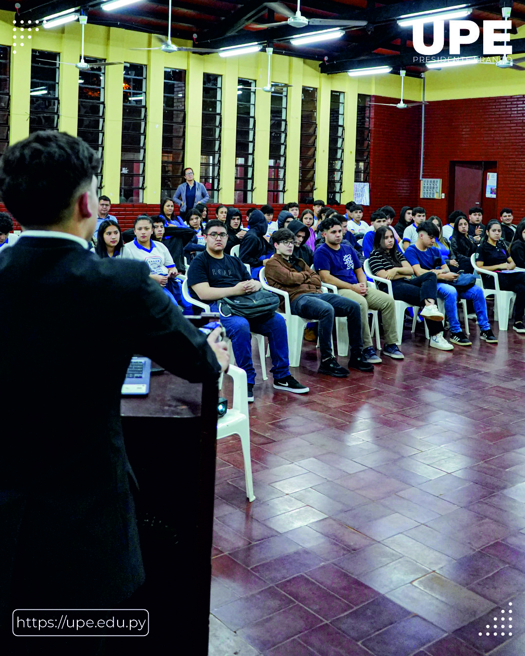 Formando Ciudadanos: Charla sobre Impuestos en el Colegio Dr. Raúl Peña