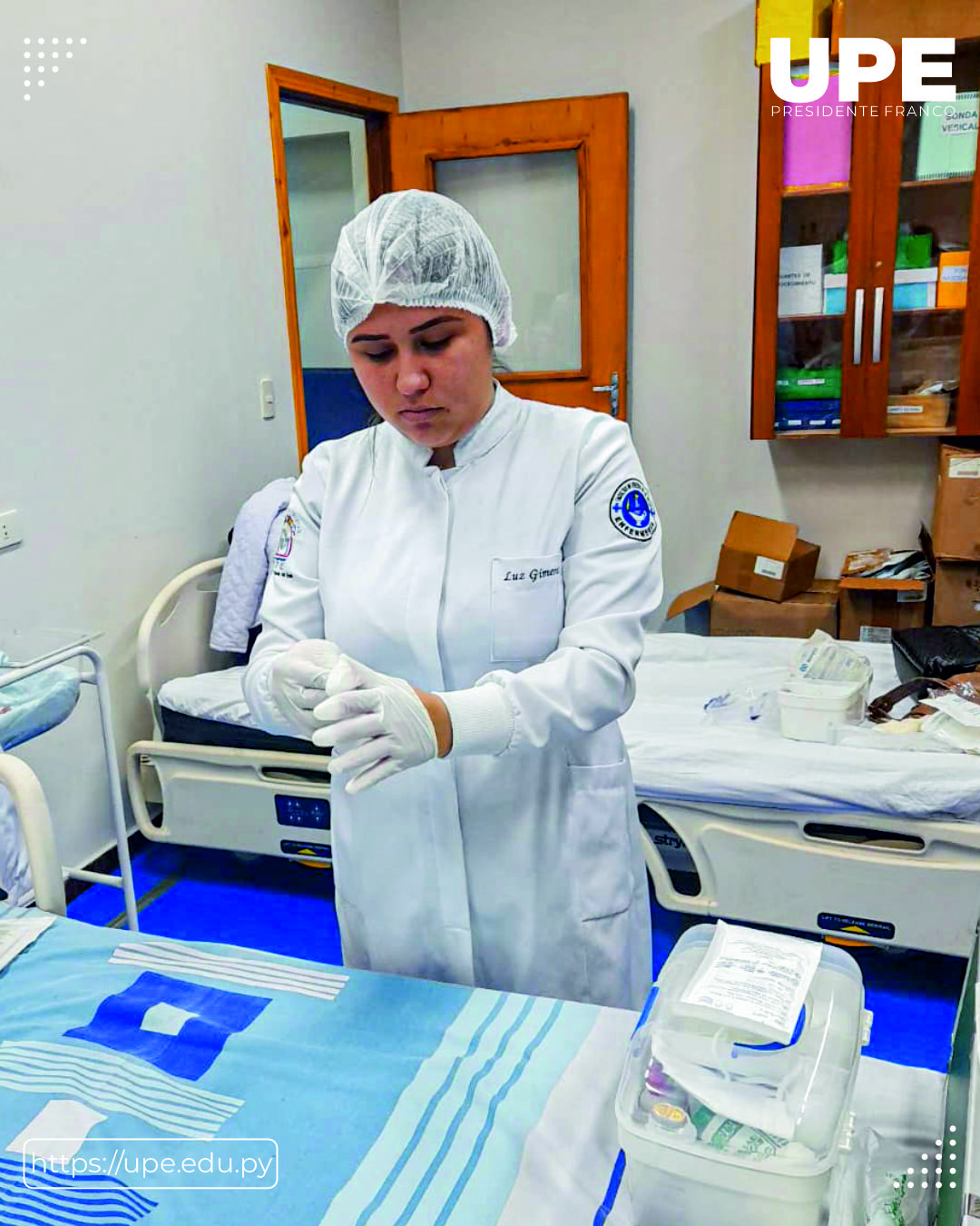 Formación Técnica en Enfermería: Calzado de Guantes Estériles y Administración de Medicamentos