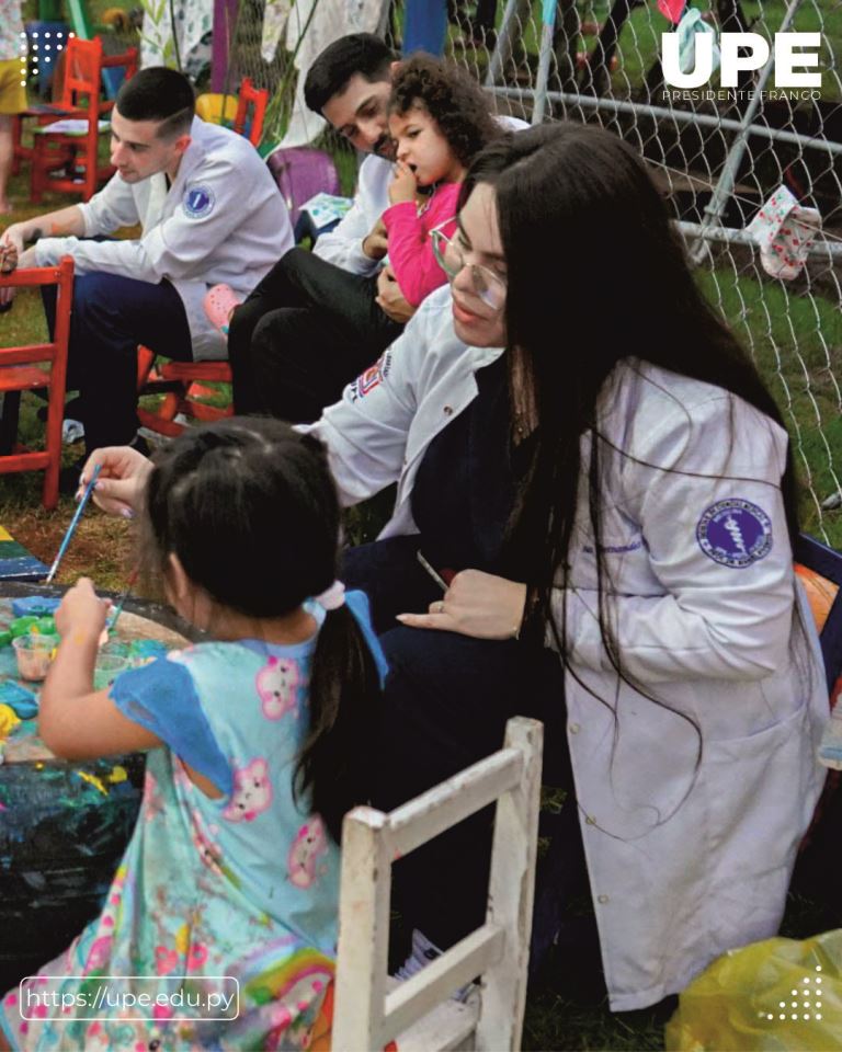 "Manos que Cuidan, Corazones que Sanan” - Proyecto de Medicina de la UPE en la Fundación Las Tías