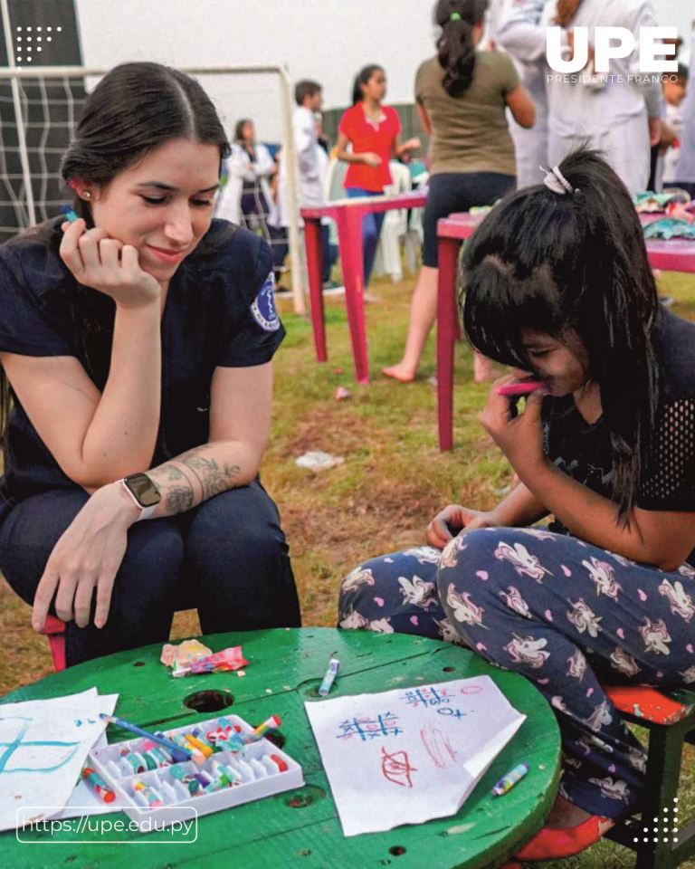 "Manos que Cuidan, Corazones que Sanan” - Proyecto de Medicina de la UPE en la Fundación Las Tías