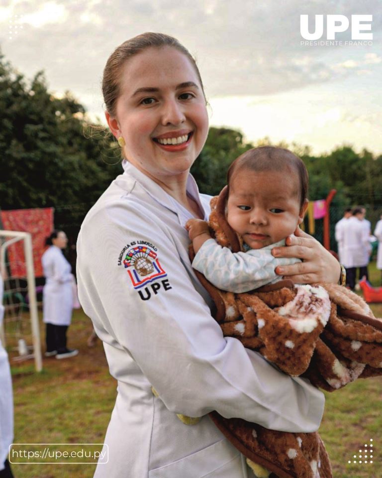 "Manos que Cuidan, Corazones que Sanan” - Proyecto de Medicina de la UPE en la Fundación Las Tías