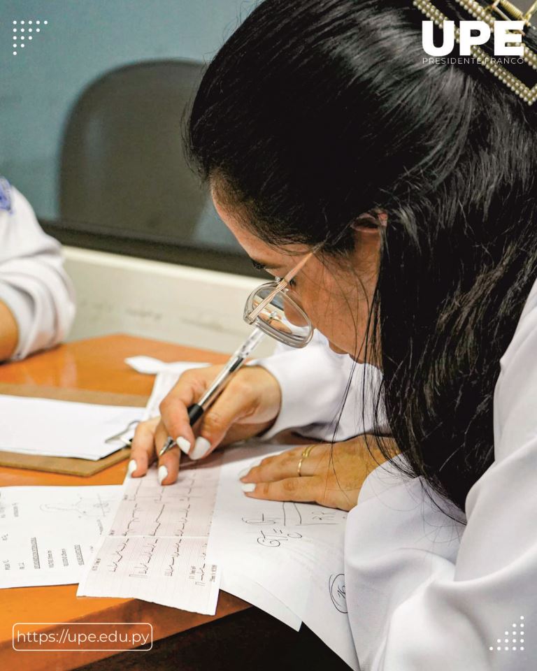 Estudiantes de Medicina en Acción Comunitaria: Servicios de Atención Médica en la UPE