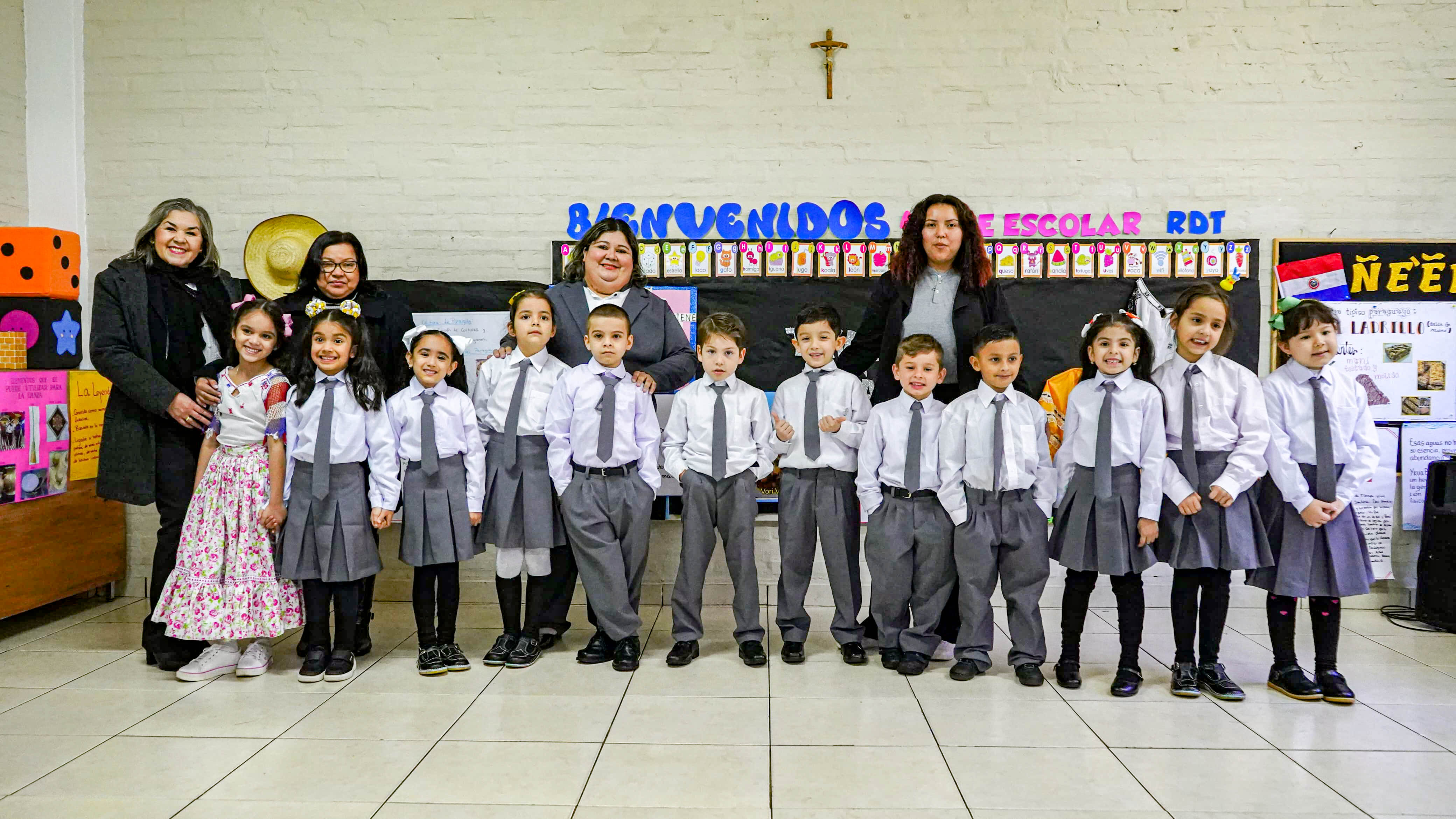 Día del Folklore en el Redentor: Preservando la Cultura Paraguaya desde la Infancia