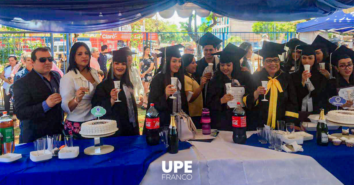 Facultad de Ciencias de la Salud-UPE: Egresados de Enfermería 