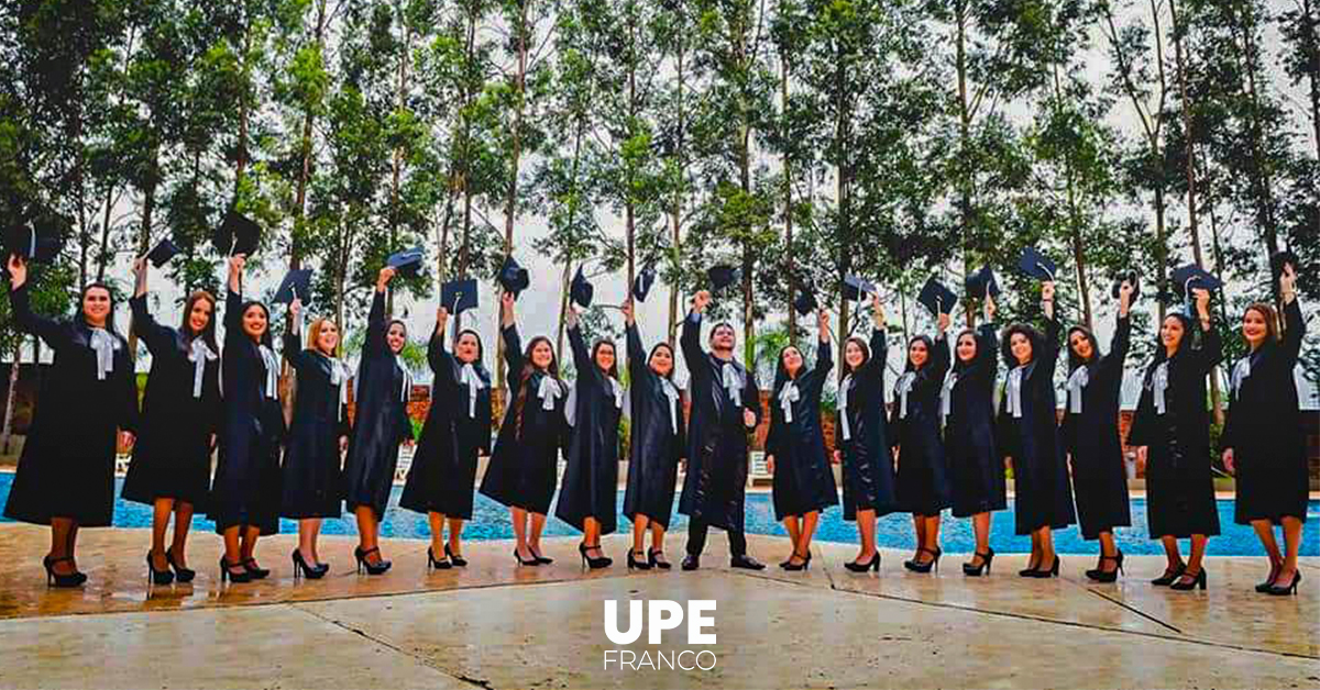 Facultad de Ciencias de la Salud-UPE: Egresados de Enfermería 