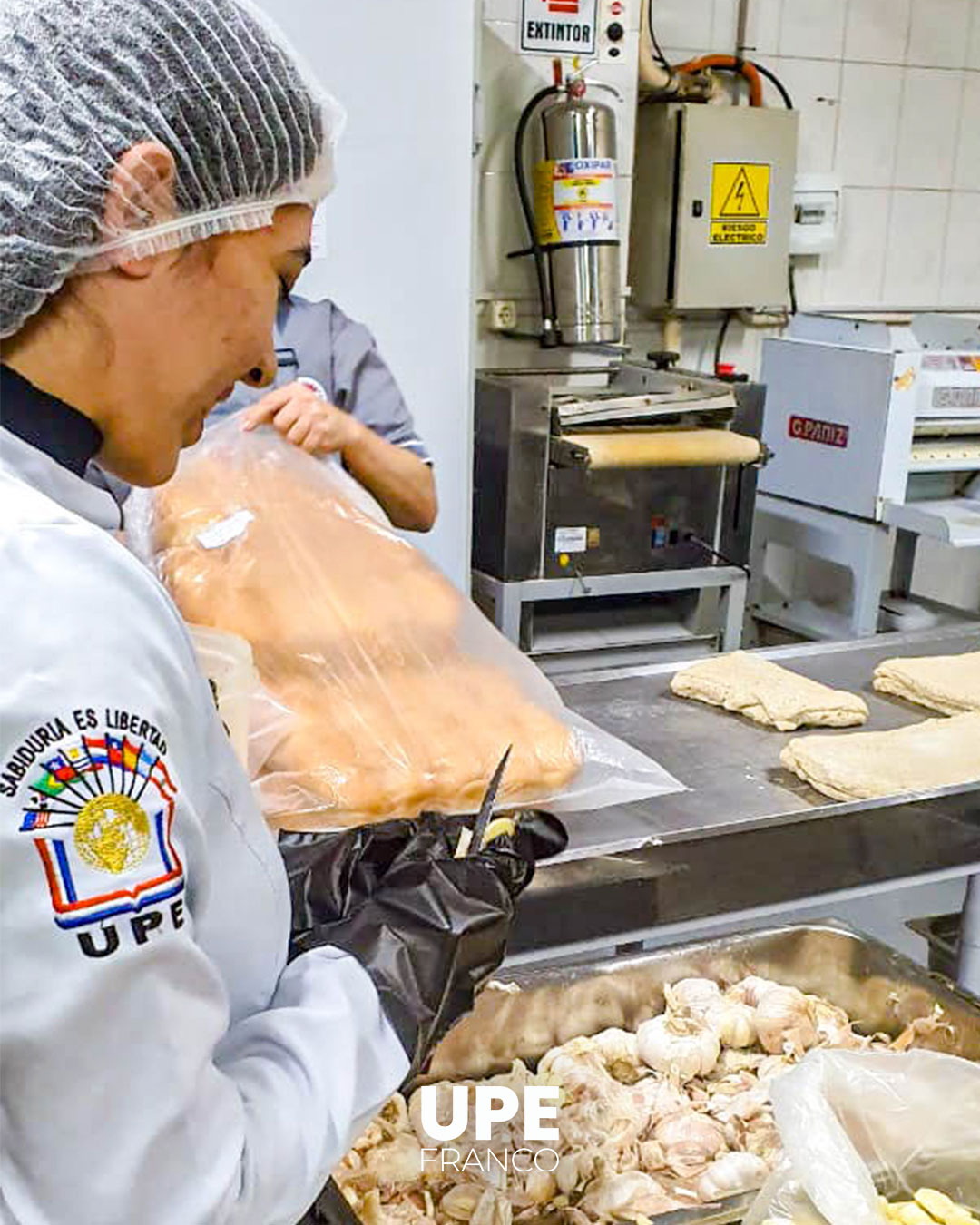 Estudiantes de Nutrición Elaboran Almuerzo Escolar Saludable: Práctica Profesional