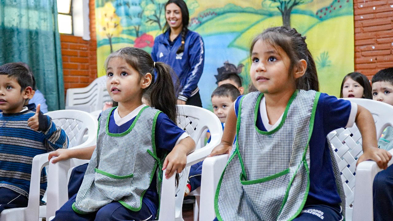 Estudiantes de Nutrición Promueven Hábitos Saludables en la Comunidad Escolar