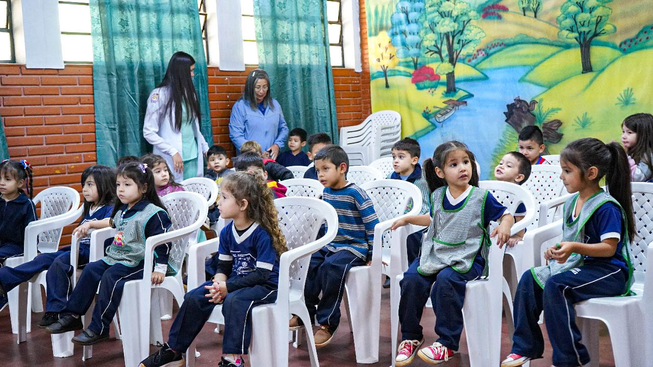 Estudiantes de Nutrición Promueven Hábitos Saludables en la Comunidad Escolar