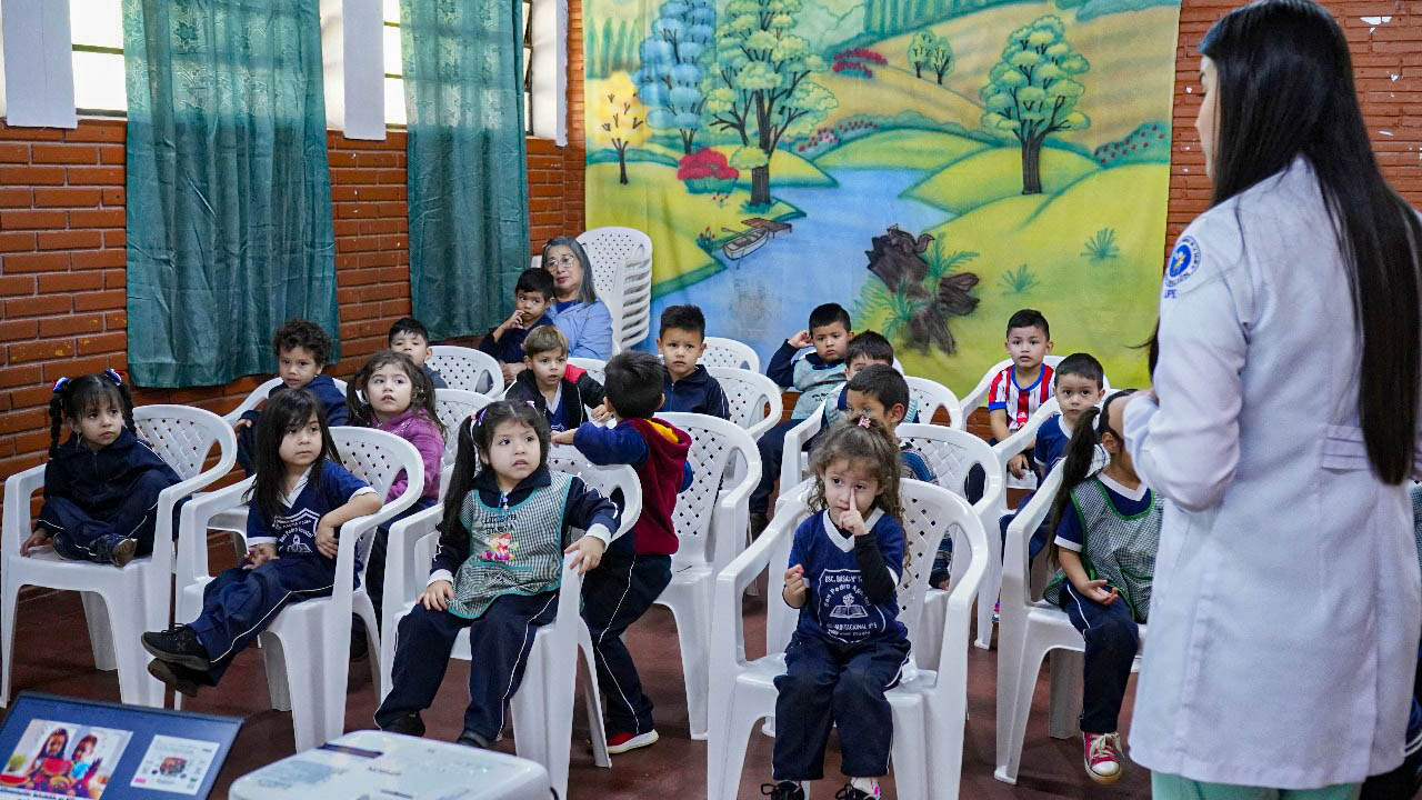 Estudiantes de Nutrición Promueven Hábitos Saludables en la Comunidad Escolar