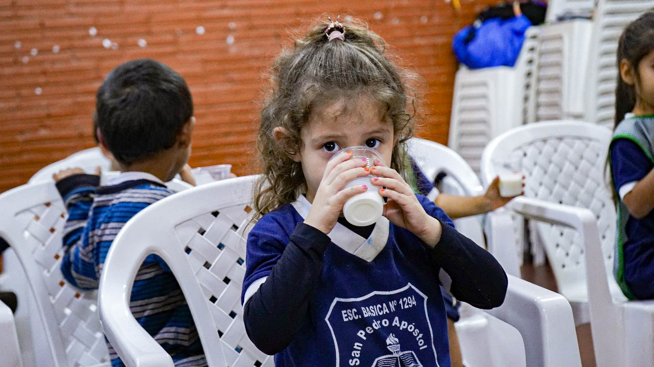 Estudiantes de Nutrición Promueven Hábitos Saludables en la Comunidad Escolar