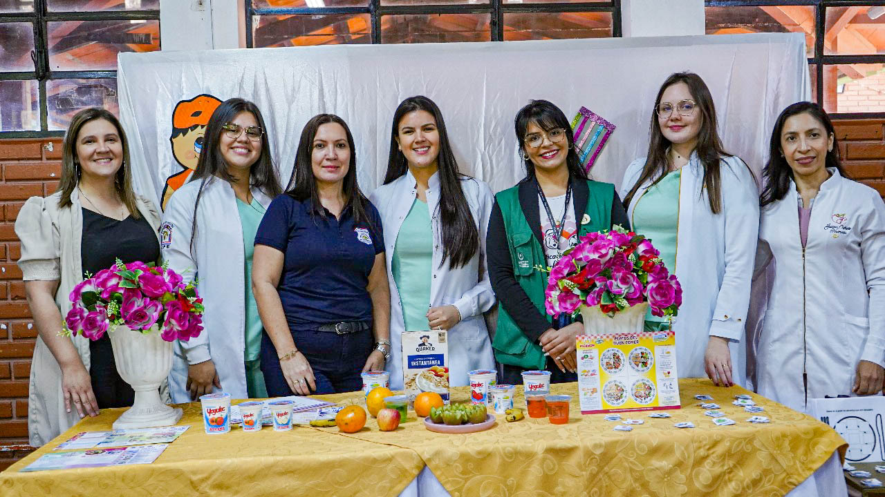 Estudiantes de Nutrición Promueven Hábitos Saludables en la Comunidad Escolar