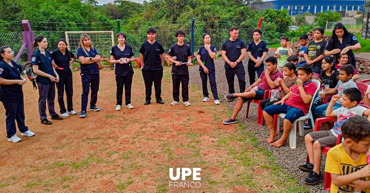 Promoviendo la Salud Pública: Estudiantes de la UPE visitan el Hogar Las Tías