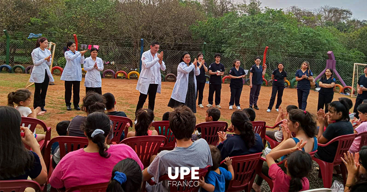 Promoviendo la Salud Pública: Estudiantes de la UPE visitan el Hogar Las Tías